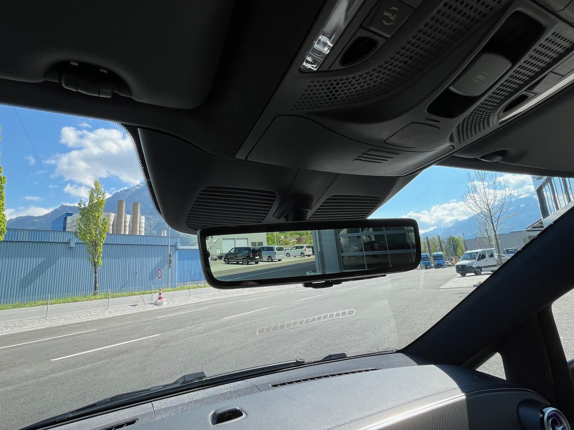 MERCEDES-BENZ V 300 d Swiss Ed. lang 4matic Van-image-11