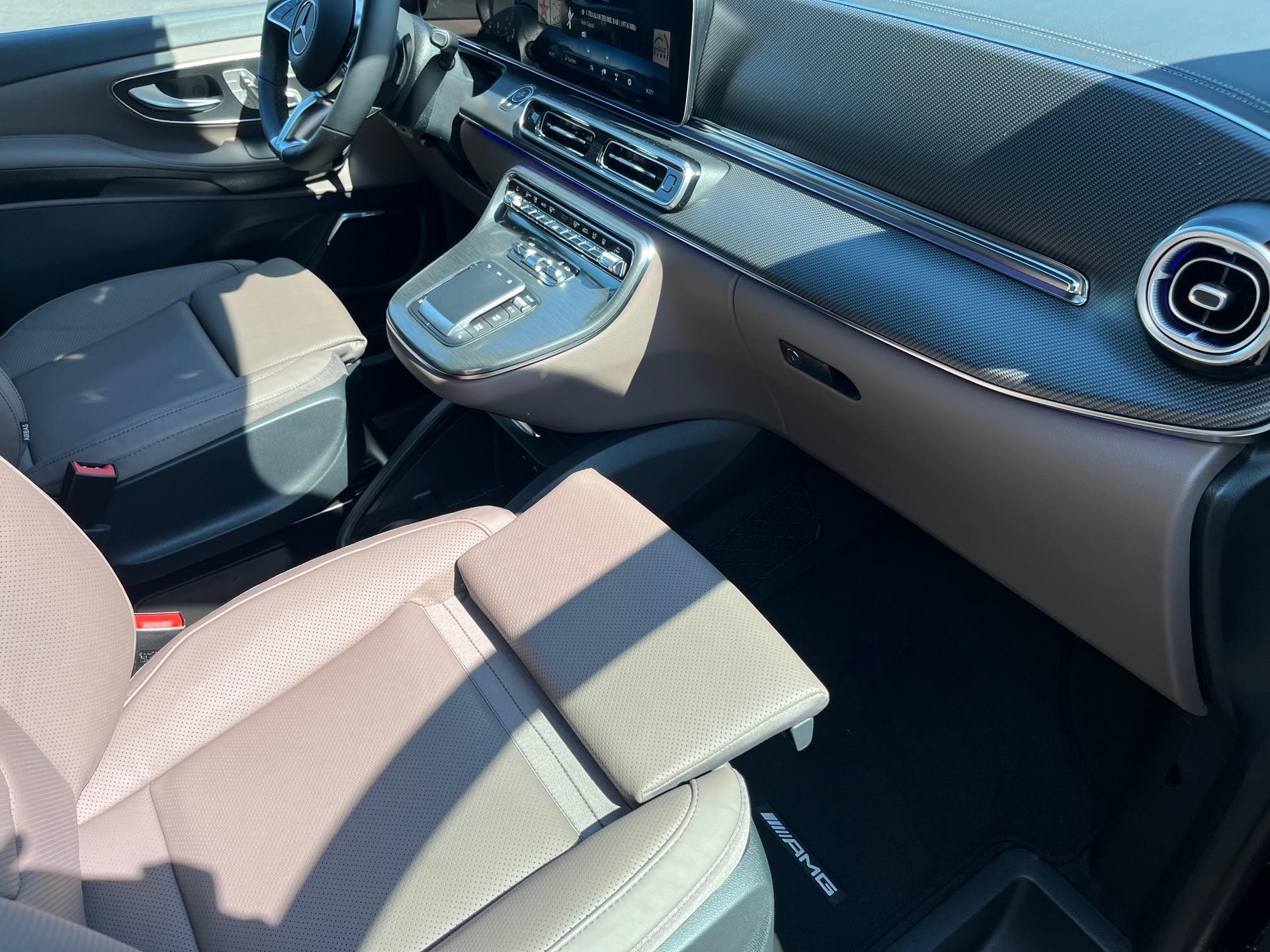 MERCEDES-BENZ V 300 d Swiss Ed. lang 4matic Van-image-12