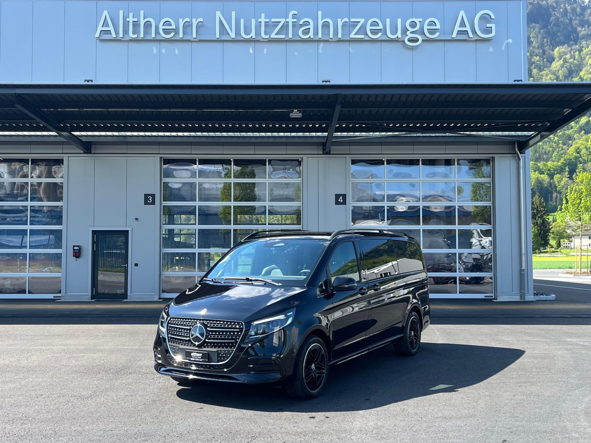 MERCEDES-BENZ V 300 d Swiss Ed. lang 4matic Van