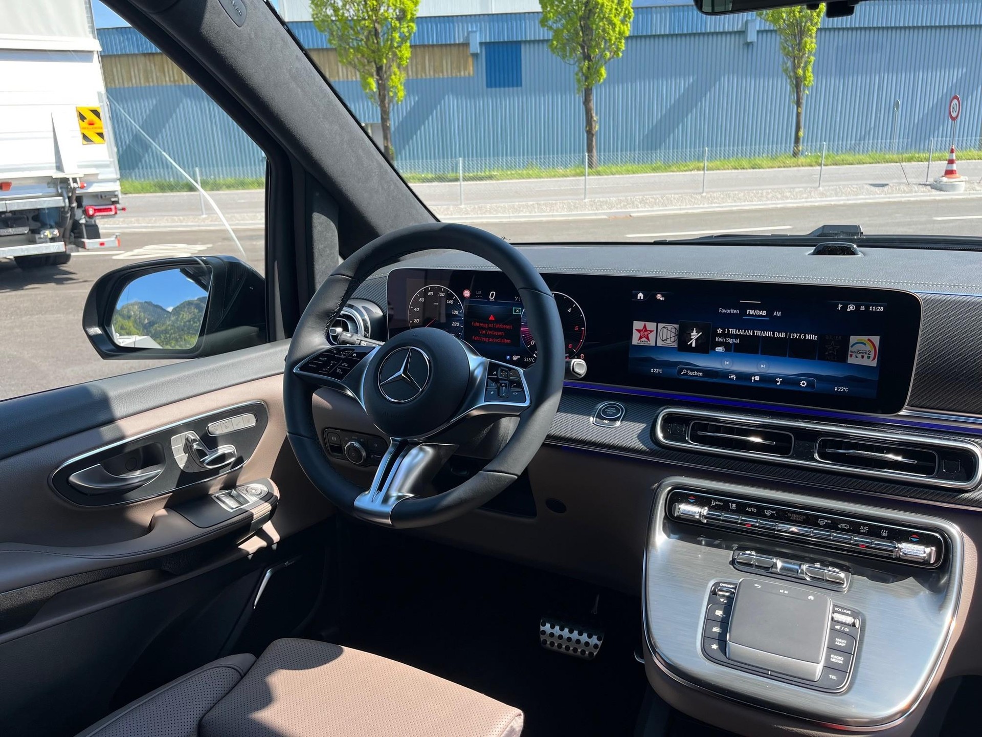 MERCEDES-BENZ V 300 d Swiss Ed. lang 4matic Van-image-9