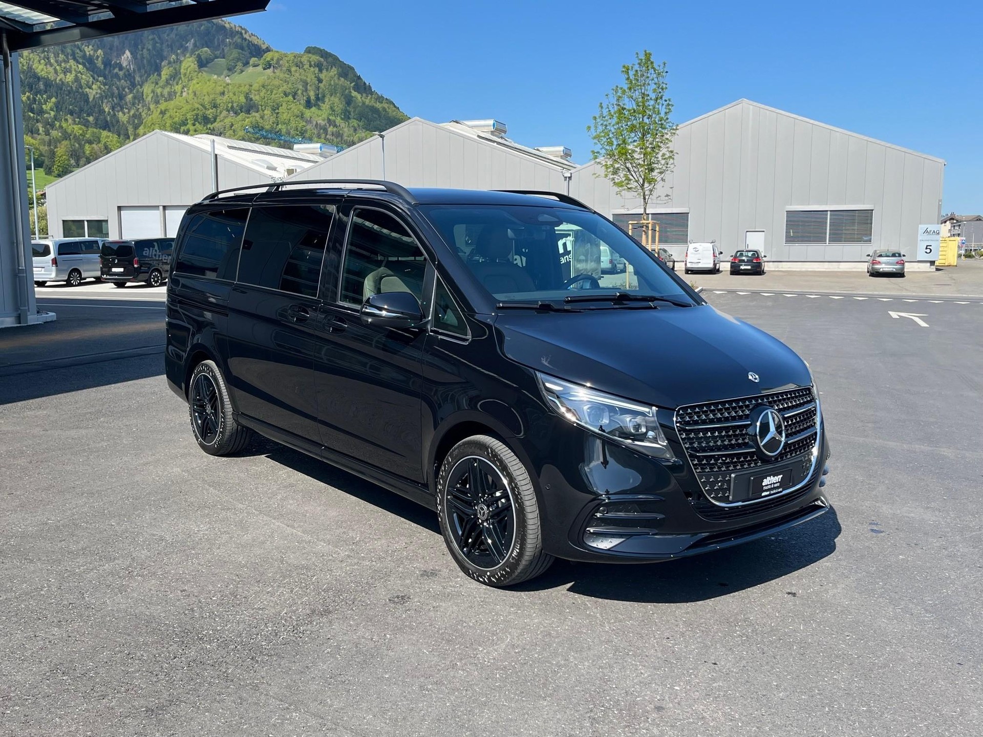 MERCEDES-BENZ V 300 d Swiss Ed. lang 4matic Van-showroom-element-1