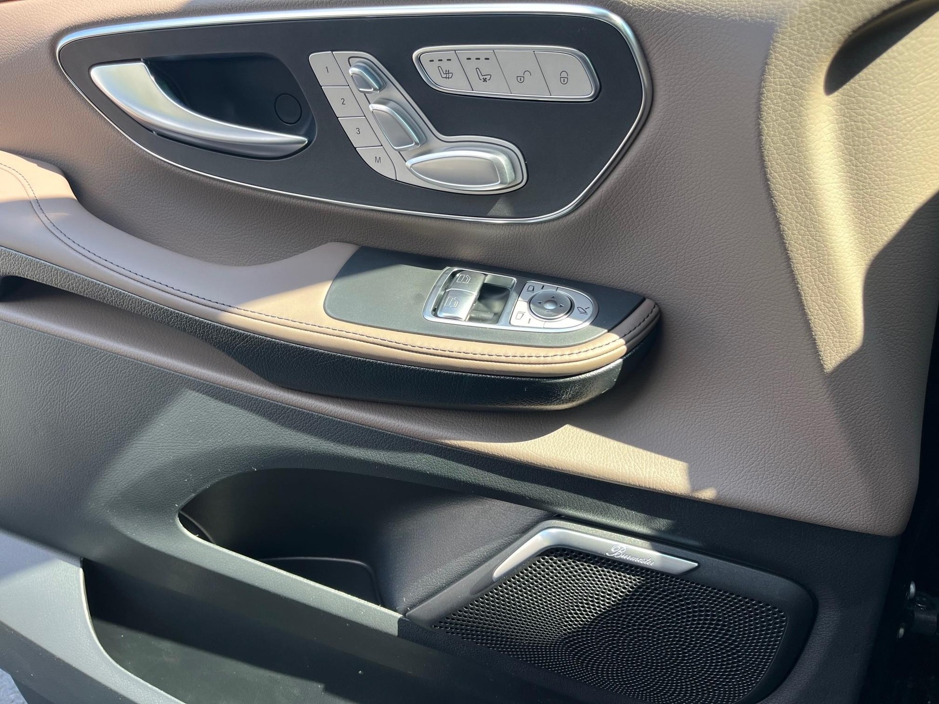 MERCEDES-BENZ V 300 d Swiss Ed. lang 4matic Van-image-14