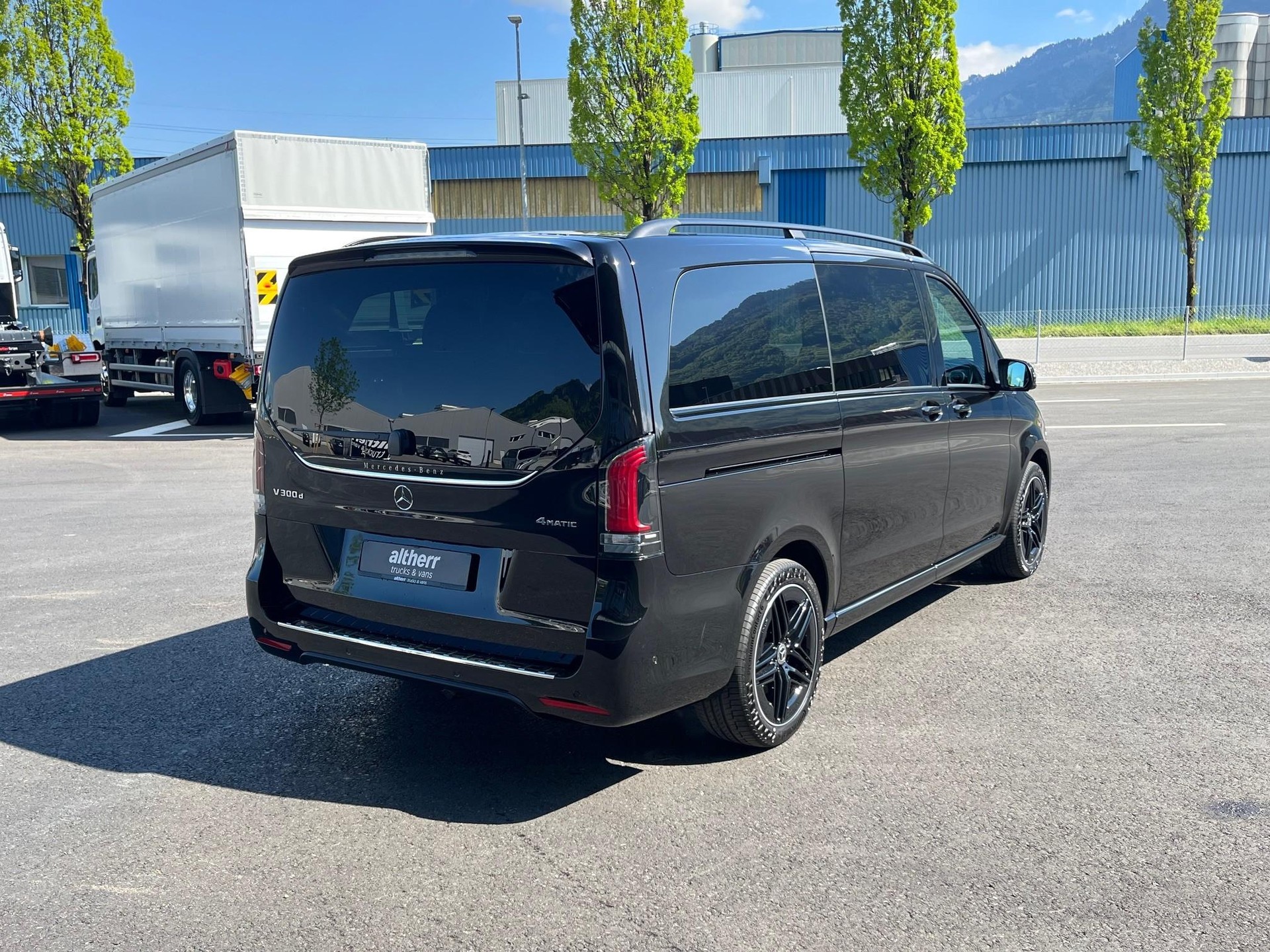 MERCEDES-BENZ V 300 d Swiss Ed. lang 4matic Van-image-7