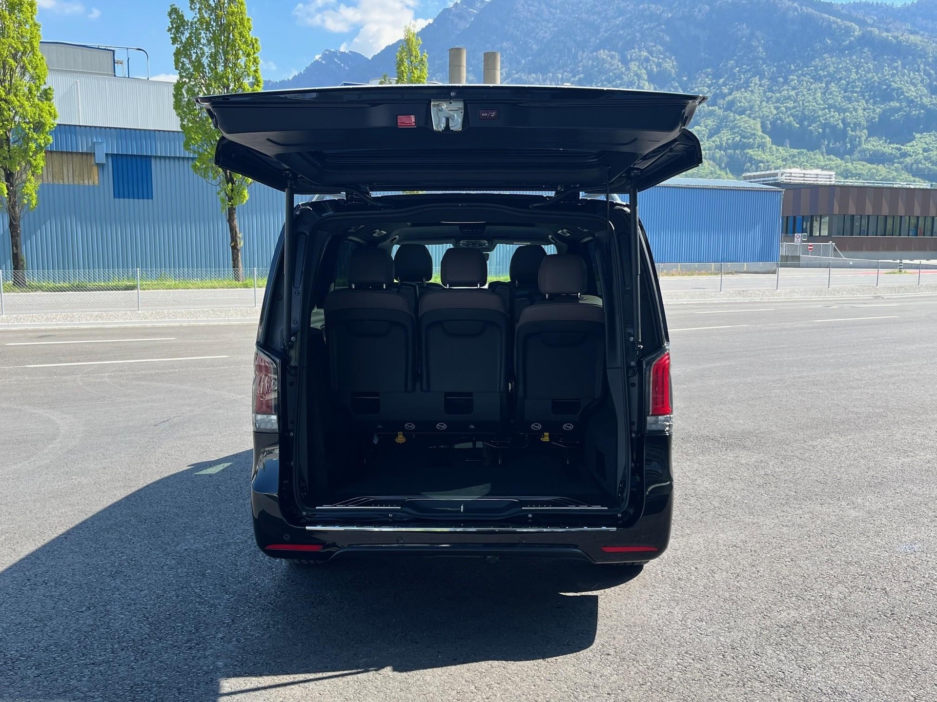MERCEDES-BENZ V 300 d Swiss Ed. lang 4matic Van-image-5