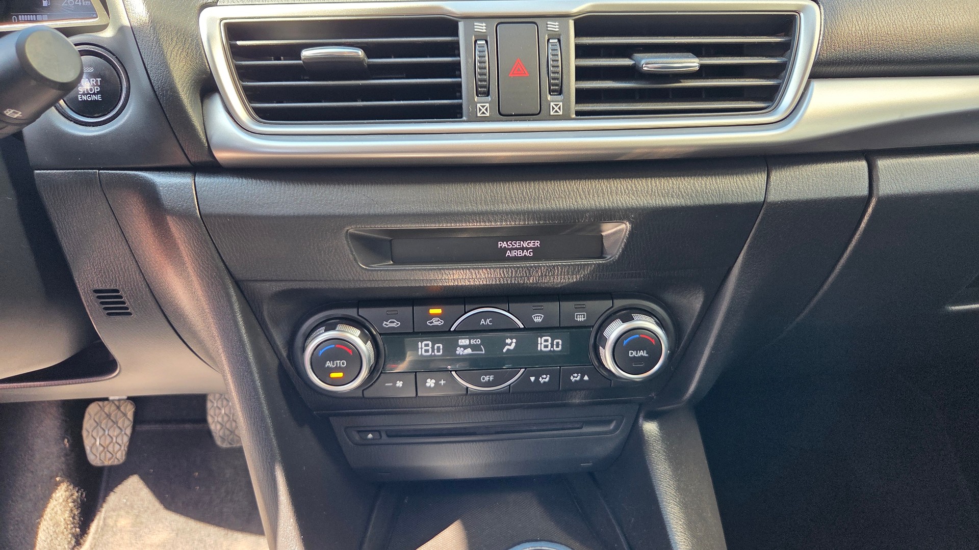 MAZDA 3 SKYACTIV-G 100 Ambition-image-13