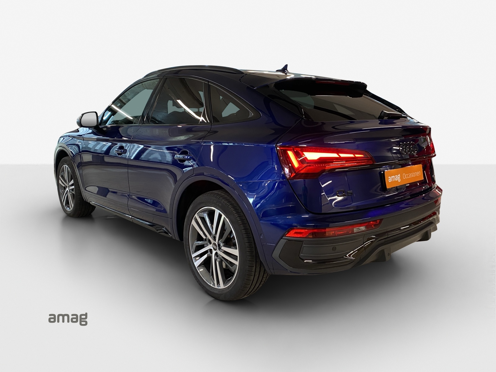 AUDI Q5 Sportback 40 TDI Blackedition quattro S-tronic-image-2