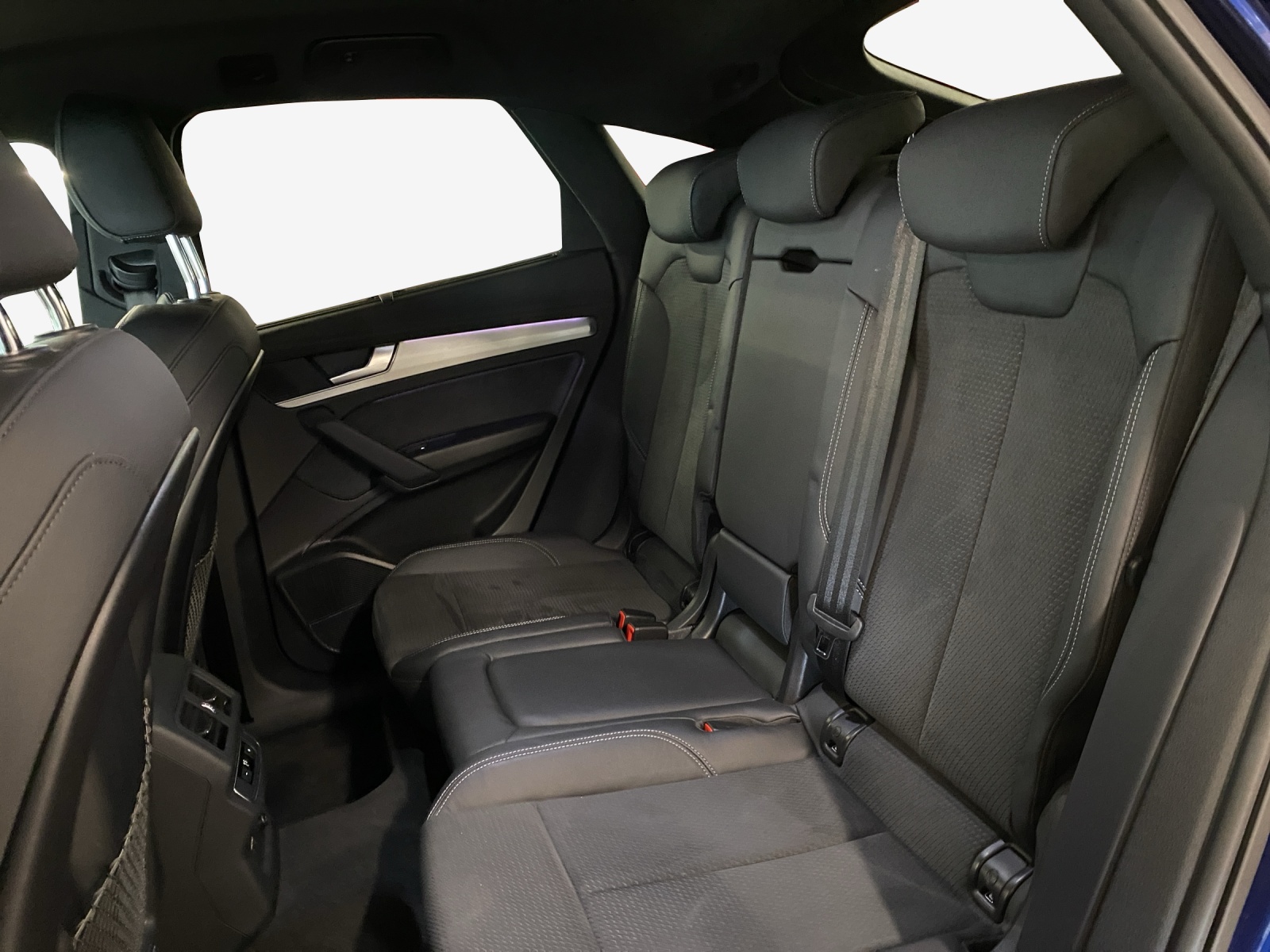 AUDI Q5 Sportback 40 TDI Blackedition quattro S-tronic-image-11
