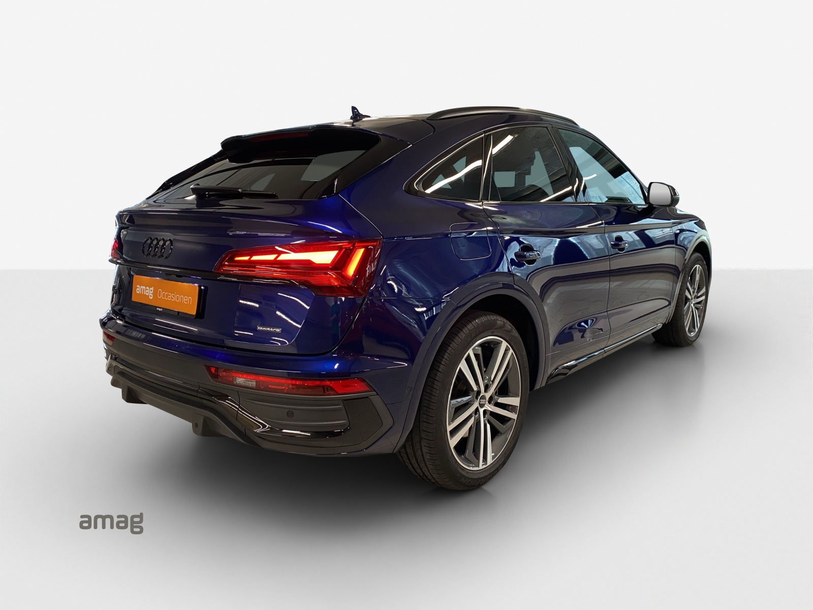 AUDI Q5 Sportback 40 TDI Blackedition quattro S-tronic-image-4