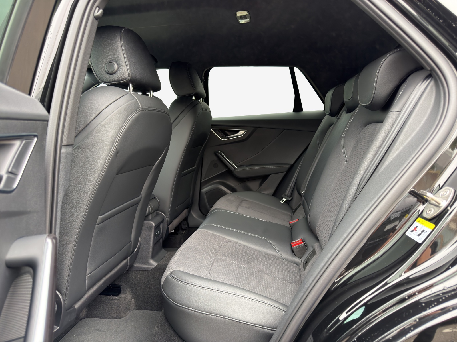 AUDI Q2 40 TFSI S line quattro S-tronic-image-11
