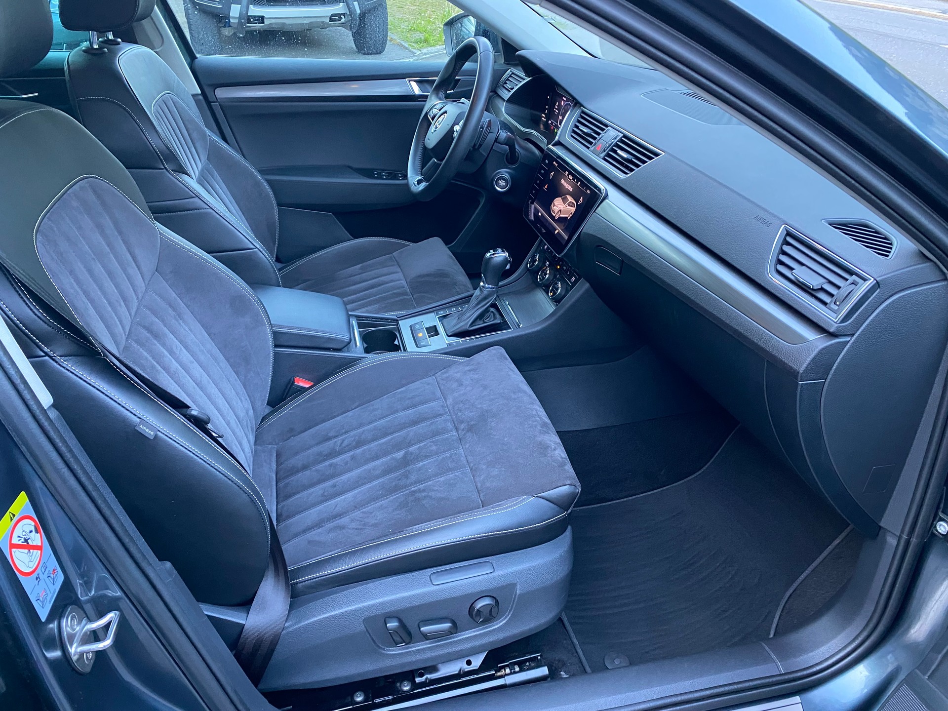SKODA Superb Combi 2.0 TDi Style 4x4 DSG-image-6