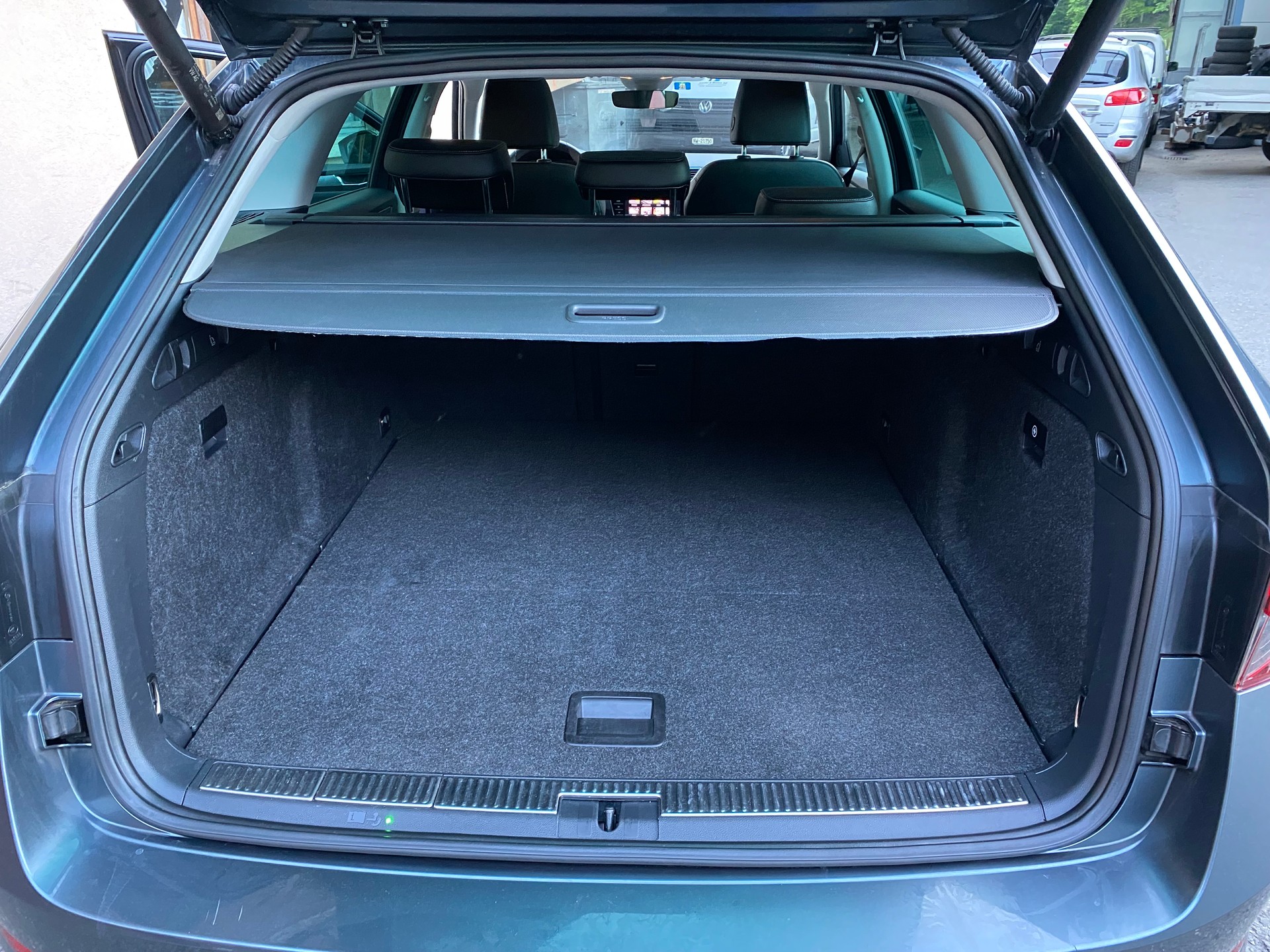 SKODA Superb Combi 2.0 TDi Style 4x4 DSG-image-8