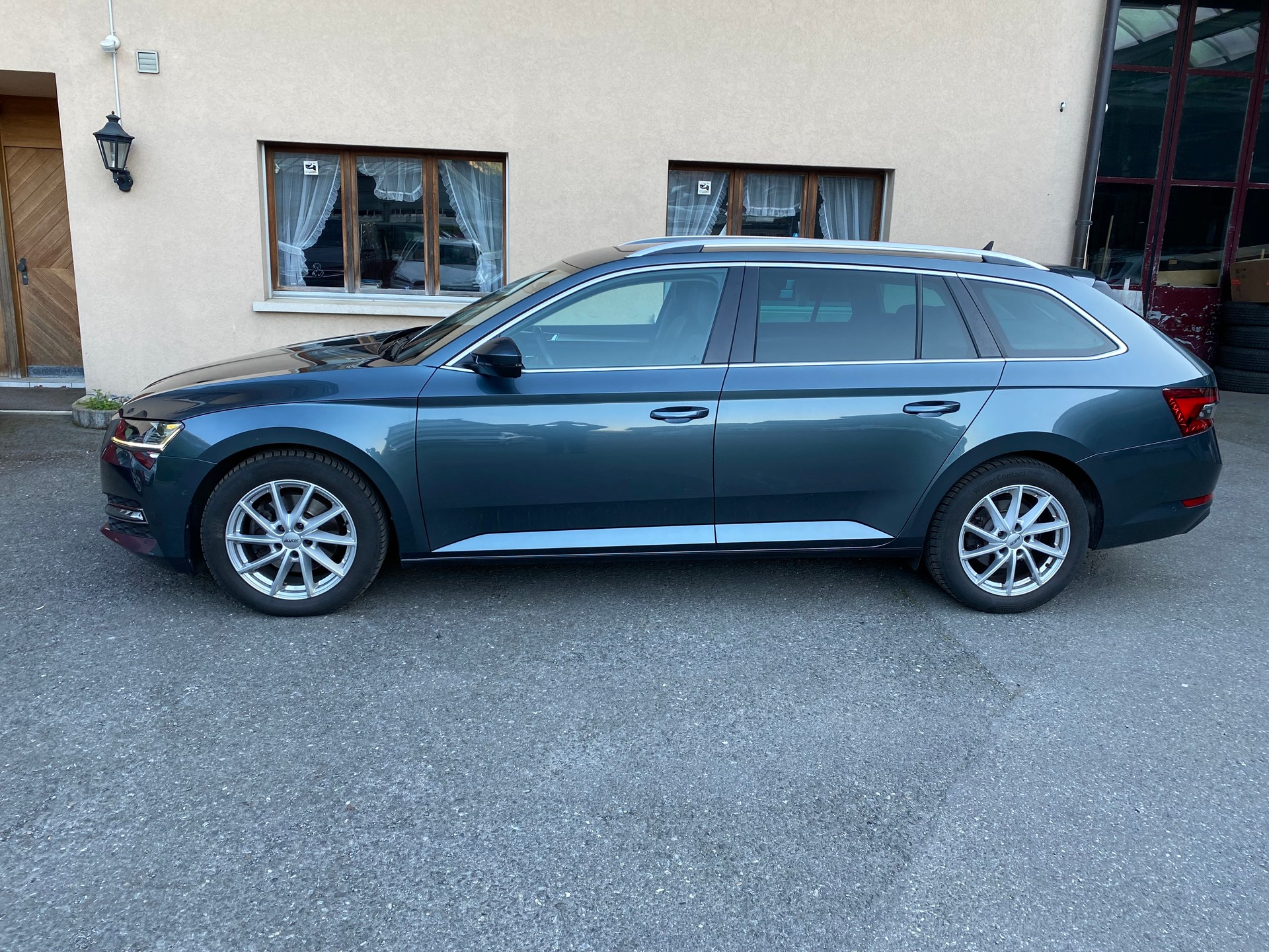 SKODA Superb Combi 2.0 TDi Style 4x4 DSG-image-11