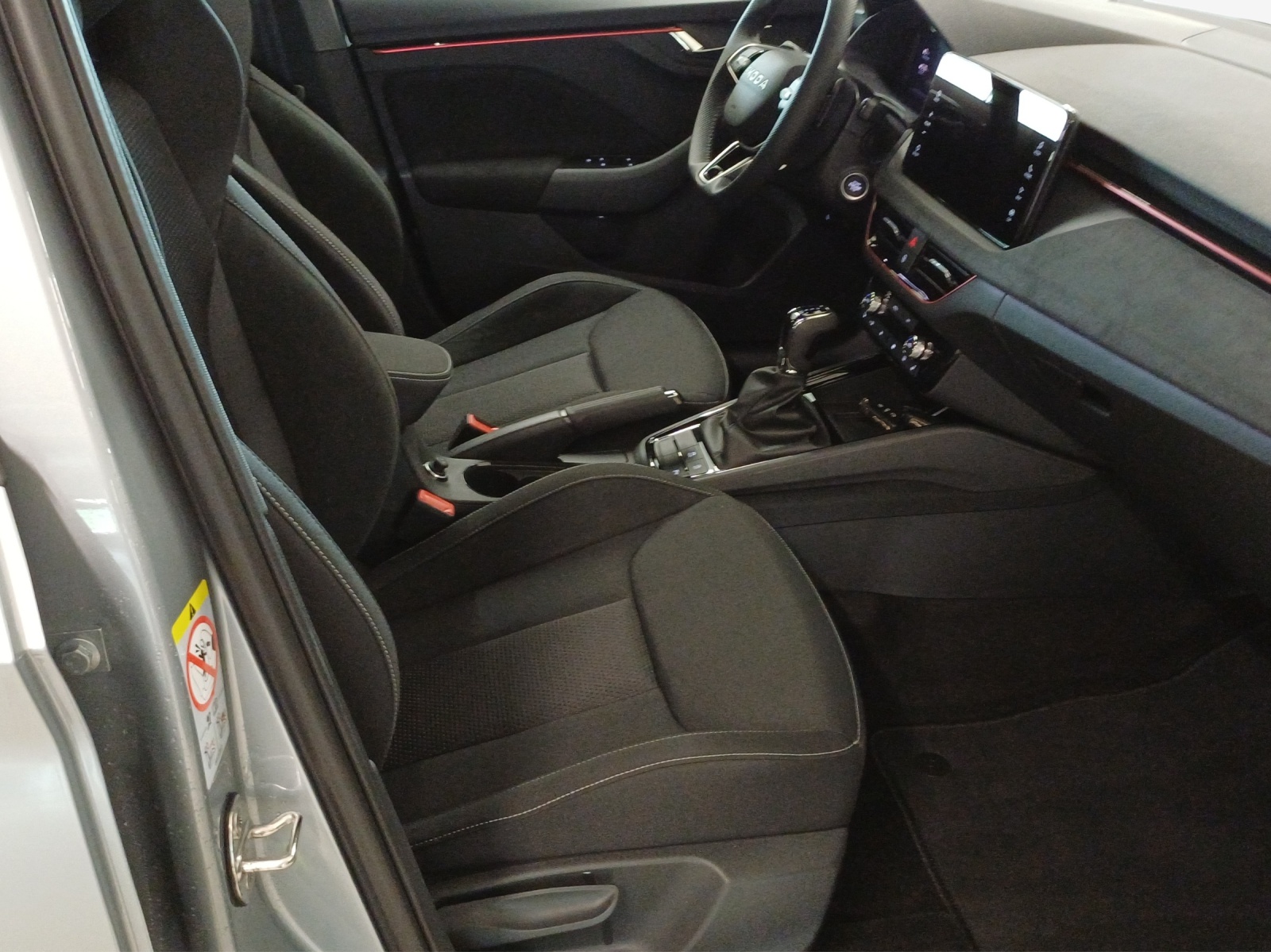 SKODA Kamiq 1.5 TSI Dynamic DSG-image-15