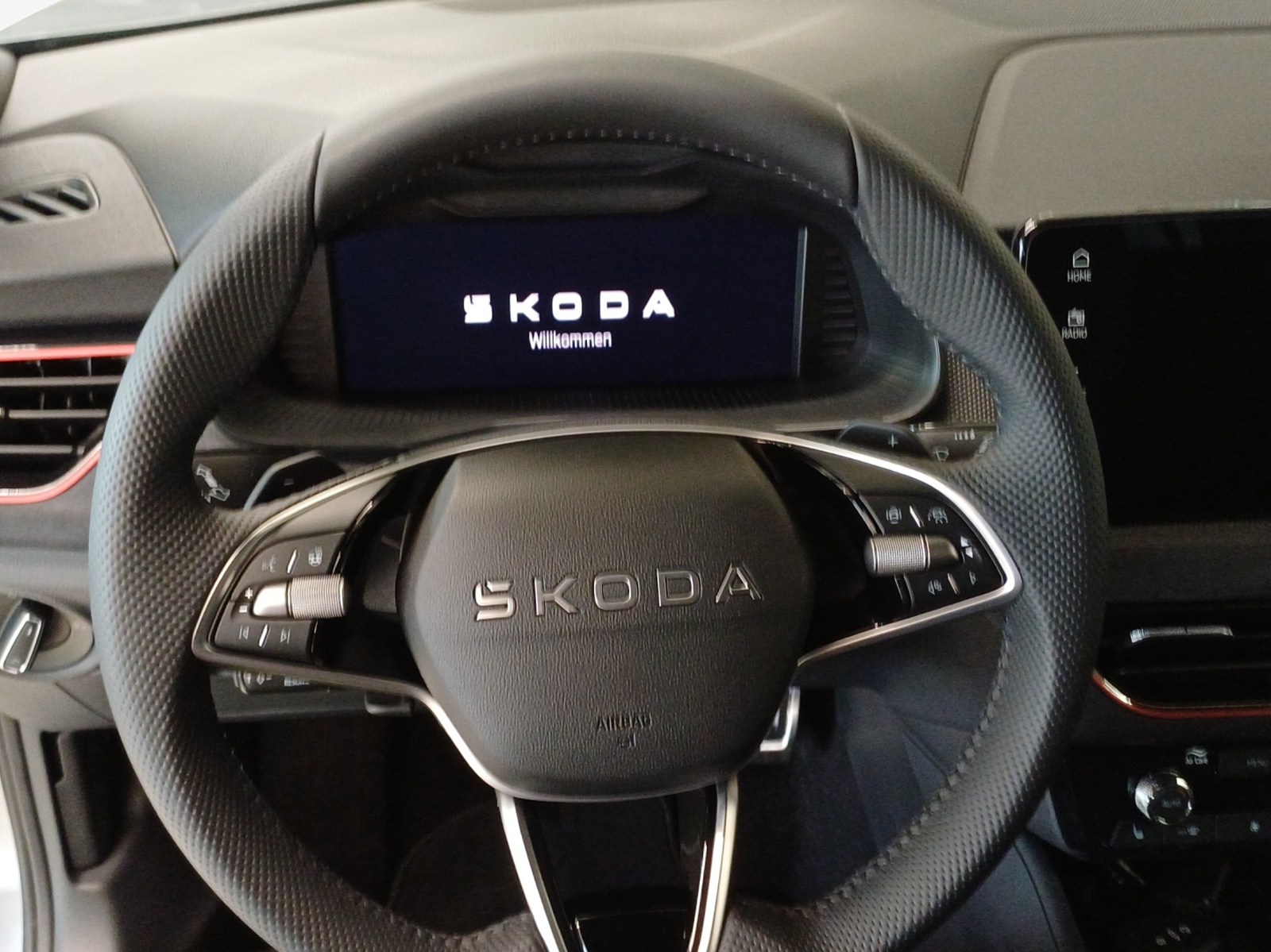 SKODA Kamiq 1.5 TSI Dynamic DSG-image-9
