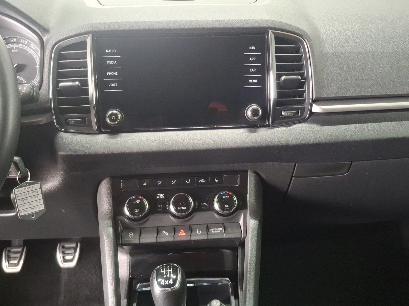 SKODA Karoq 2.0 TDI CR Ambition 4x4-image-10
