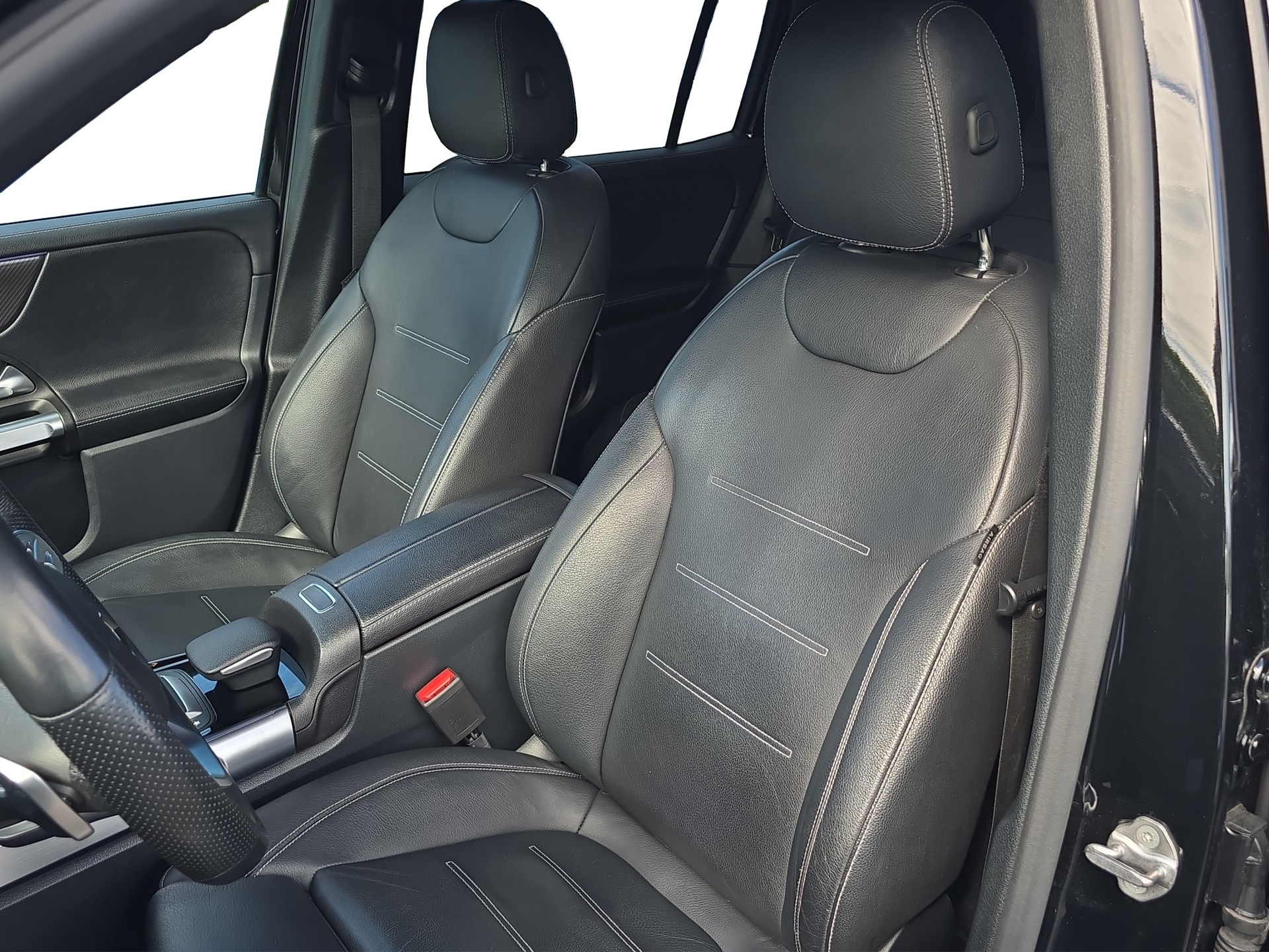 MERCEDES-BENZ GLB 250 4Matic AMG Line 8G-Tronic-image-7