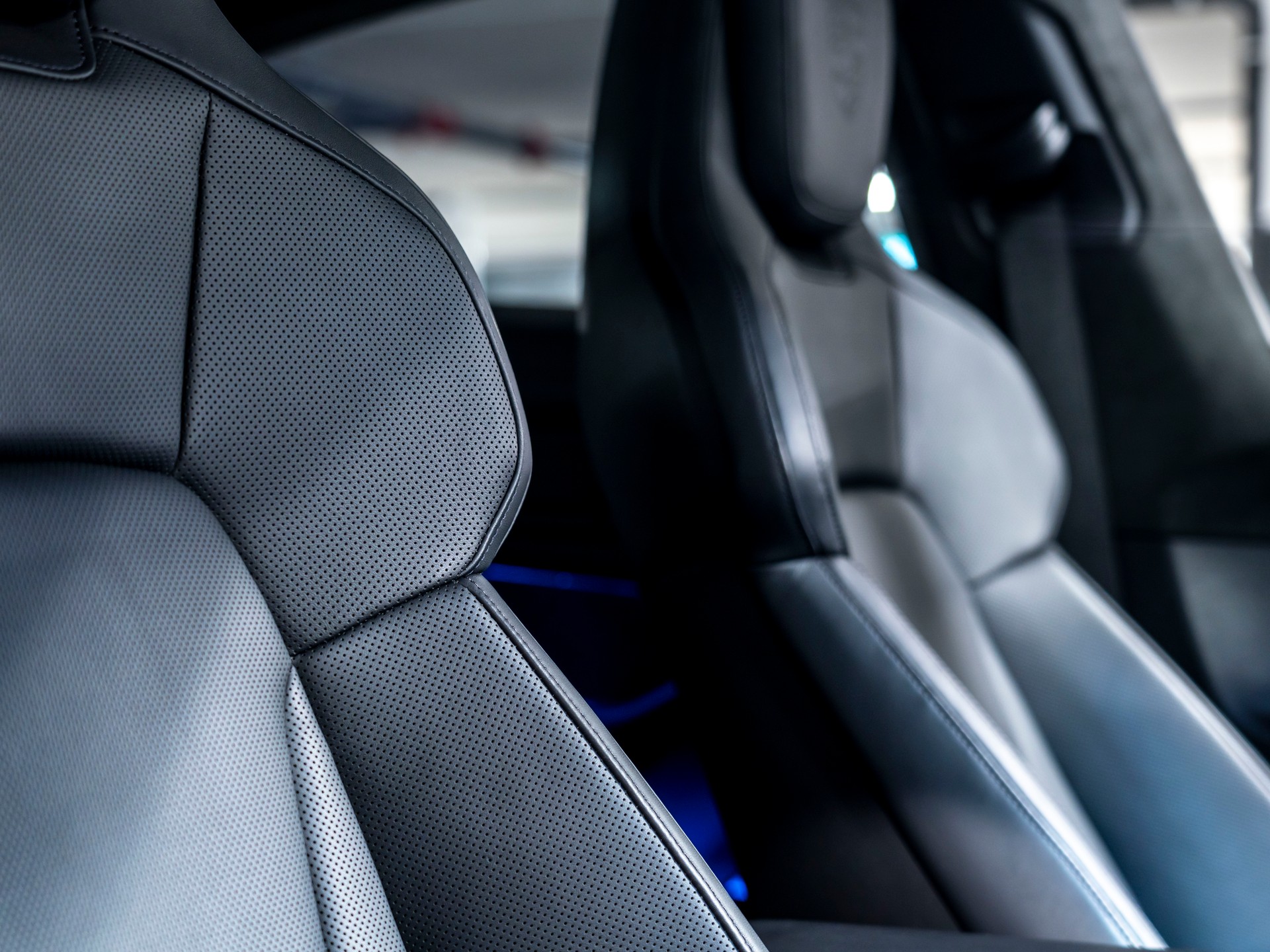 PORSCHE Taycan Turbo S-image-19