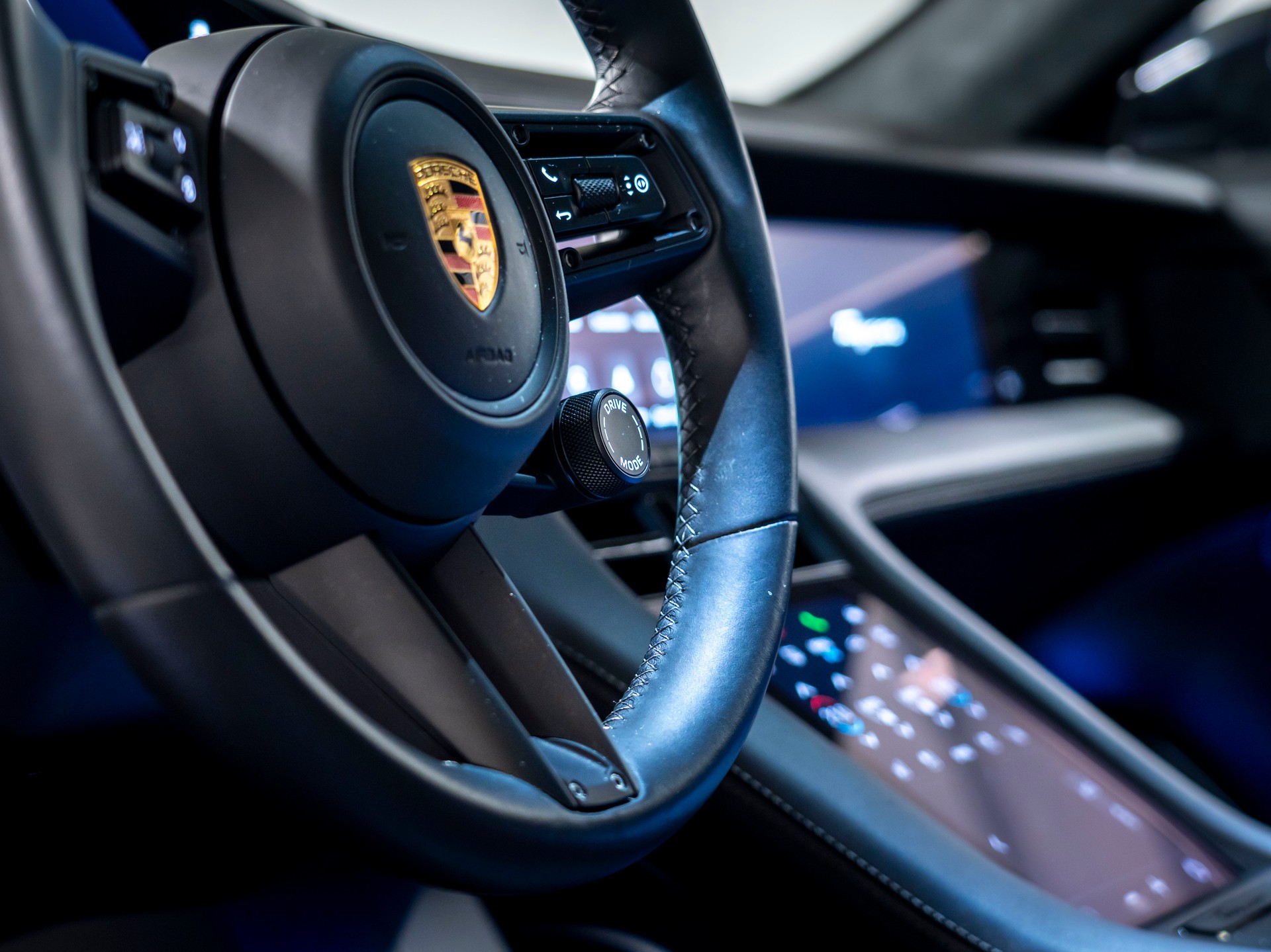 PORSCHE Taycan Turbo S-image-11