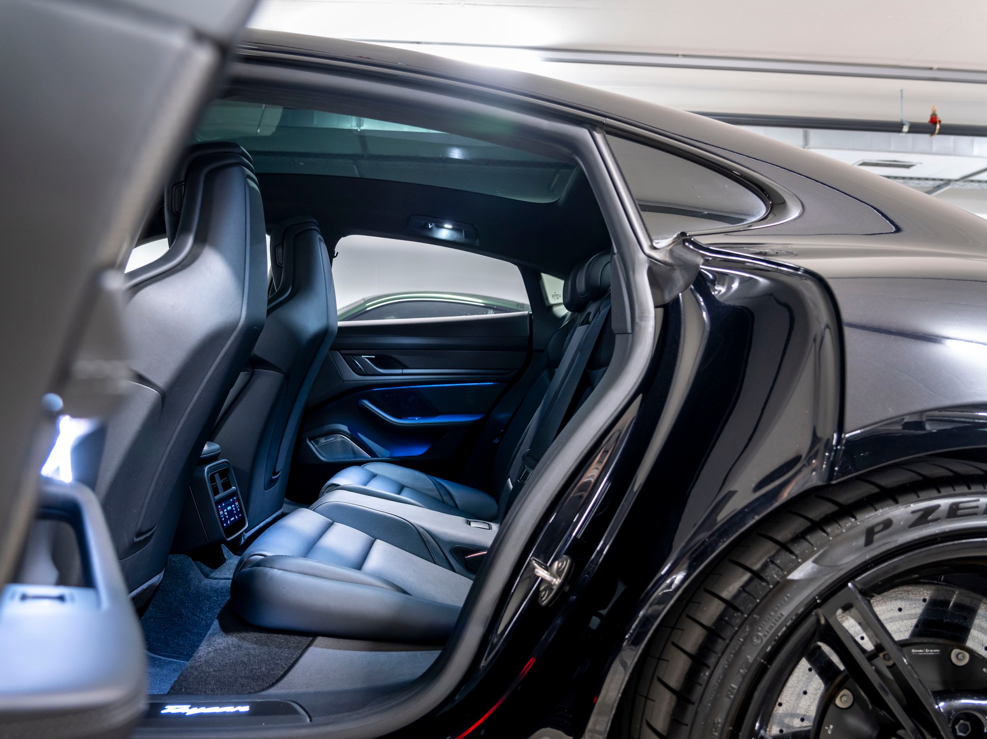 PORSCHE Taycan Turbo S-image-24