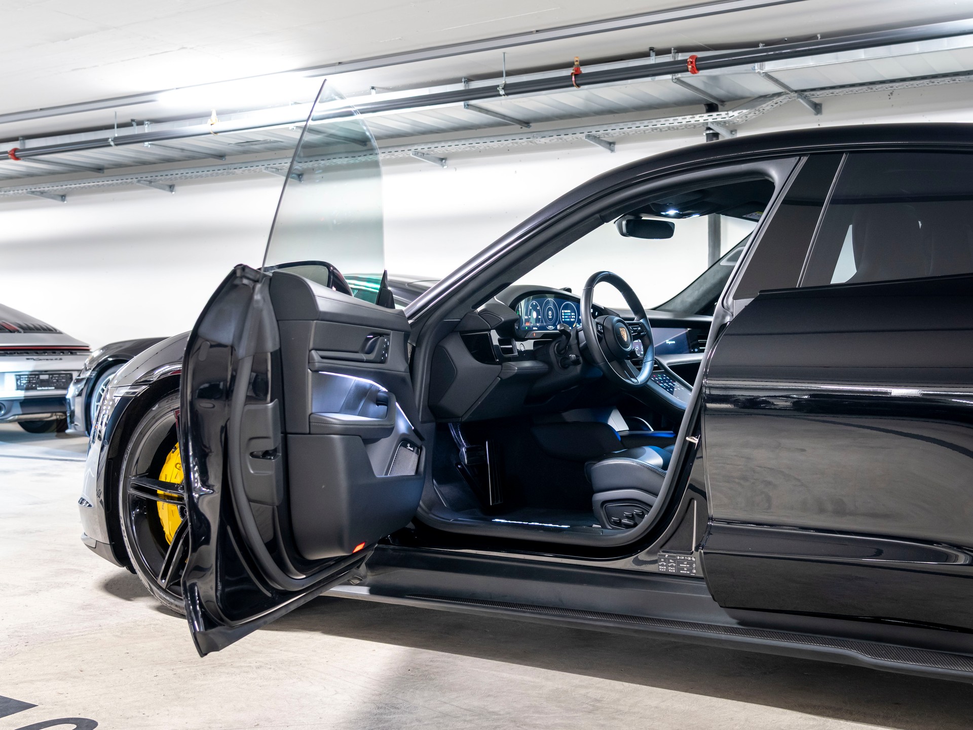 PORSCHE Taycan Turbo S-image-18