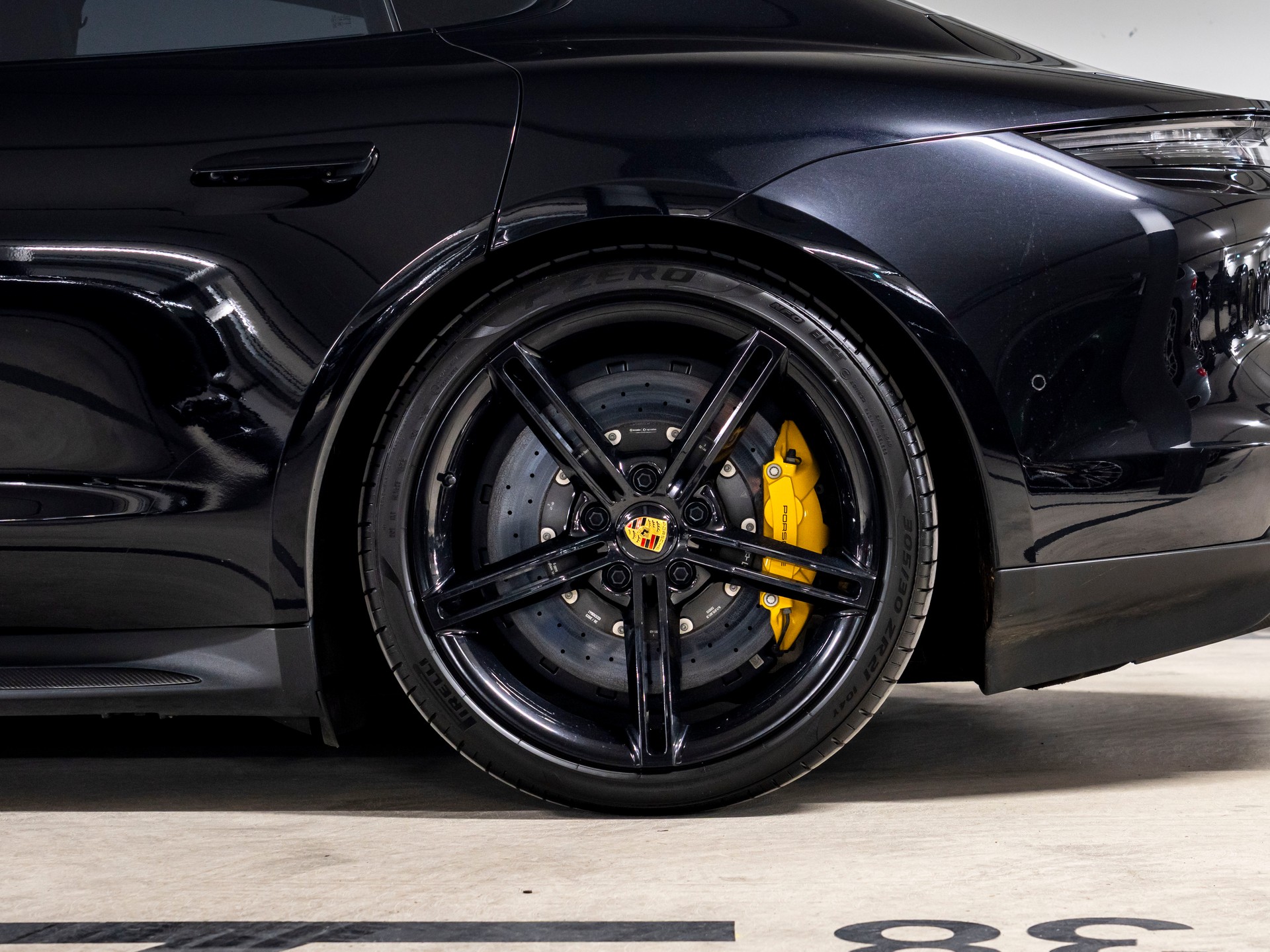 PORSCHE Taycan Turbo S-image-9