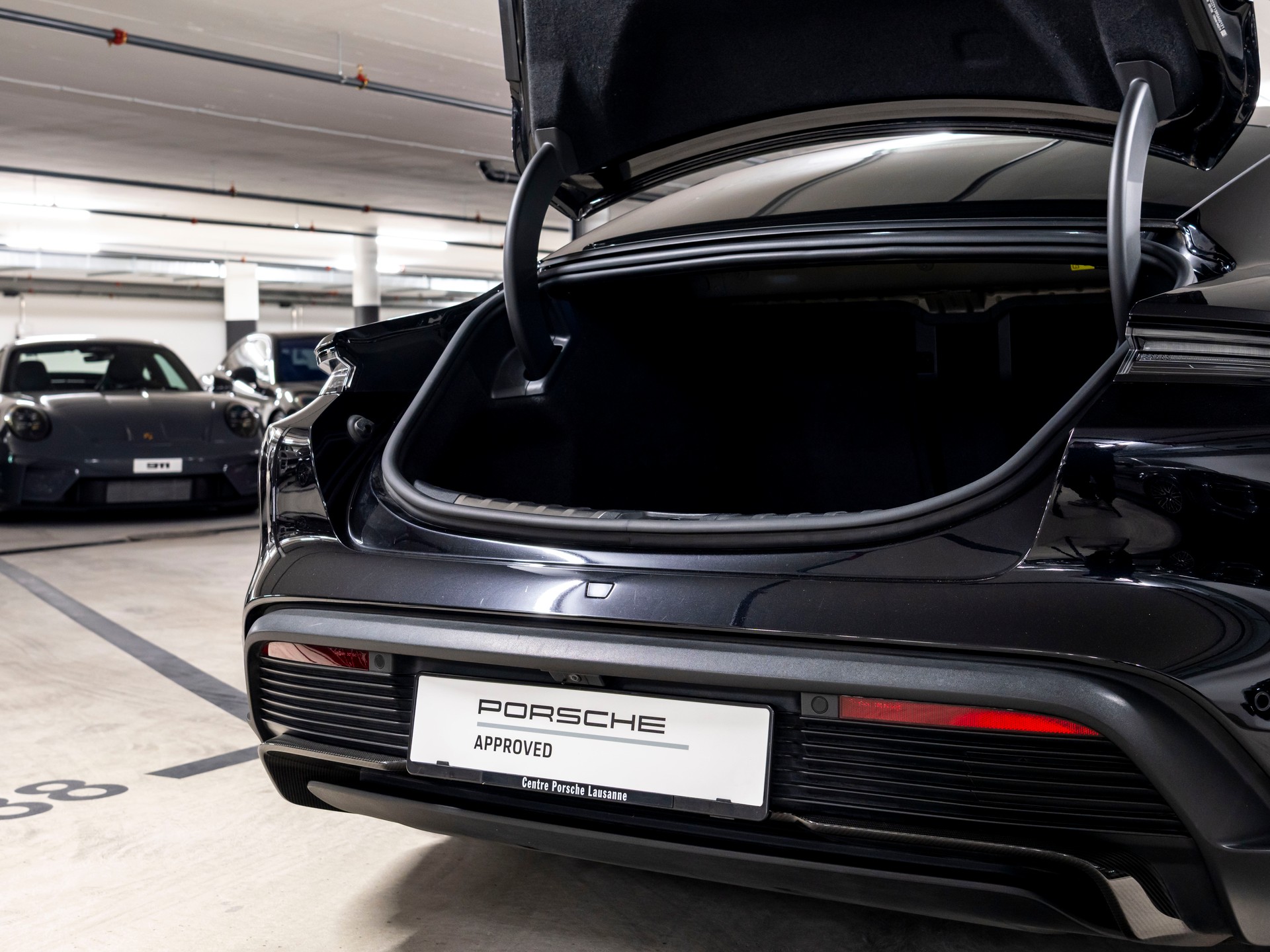 PORSCHE Taycan Turbo S-image-6