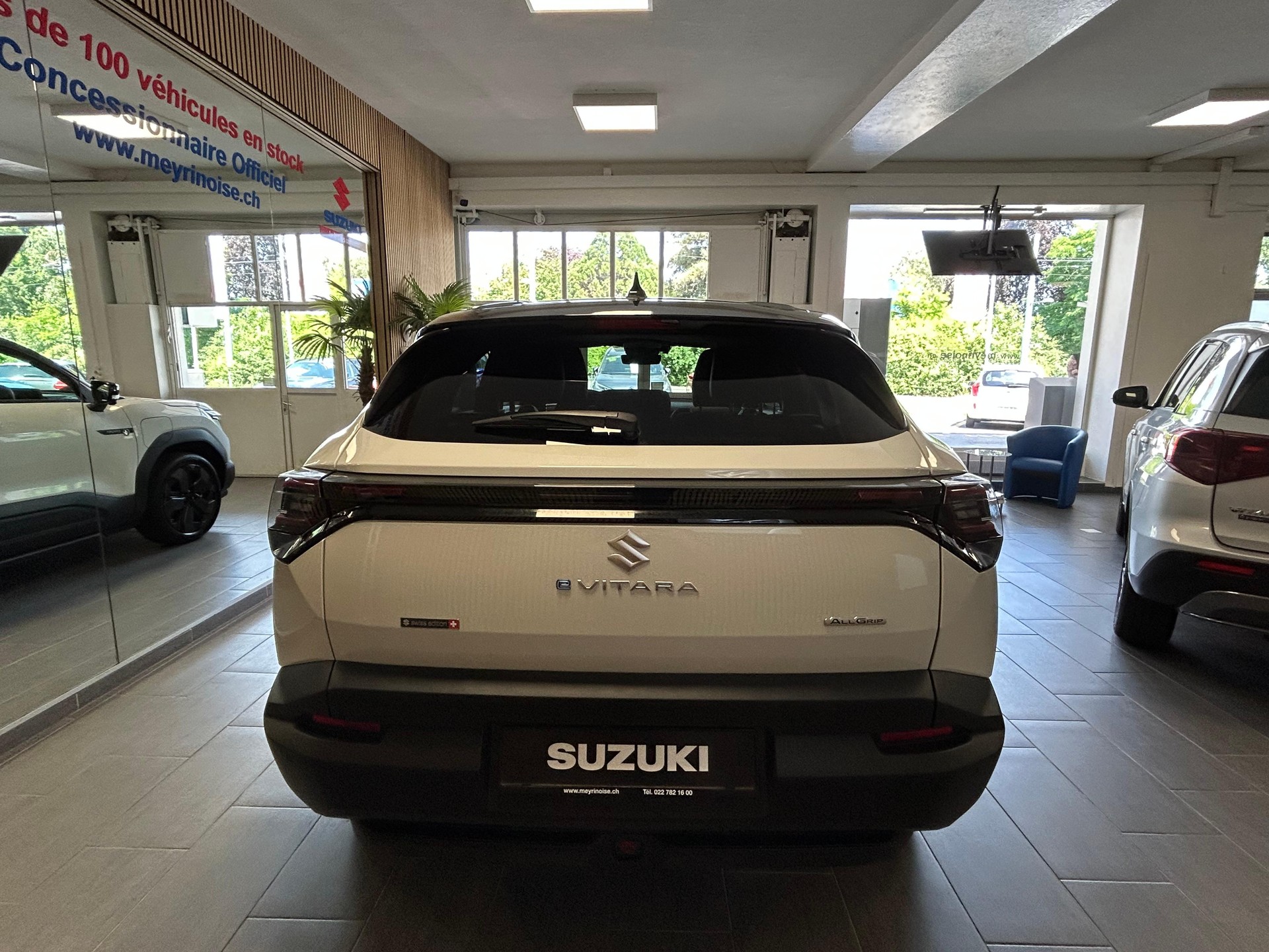 SUZUKI e Vitara Sakura Top 4x4-image-5