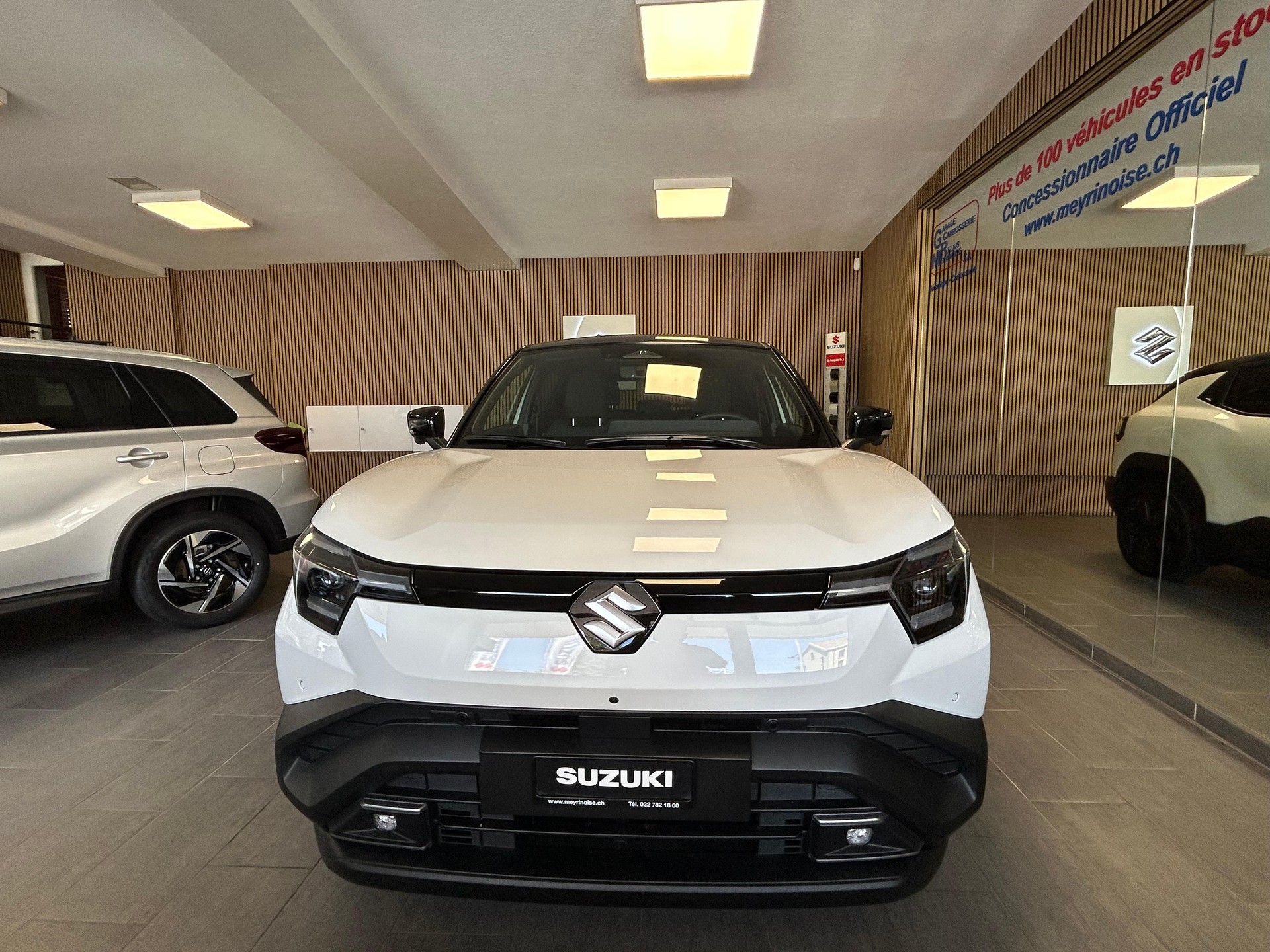 SUZUKI e Vitara Sakura Top 4x4-image-2