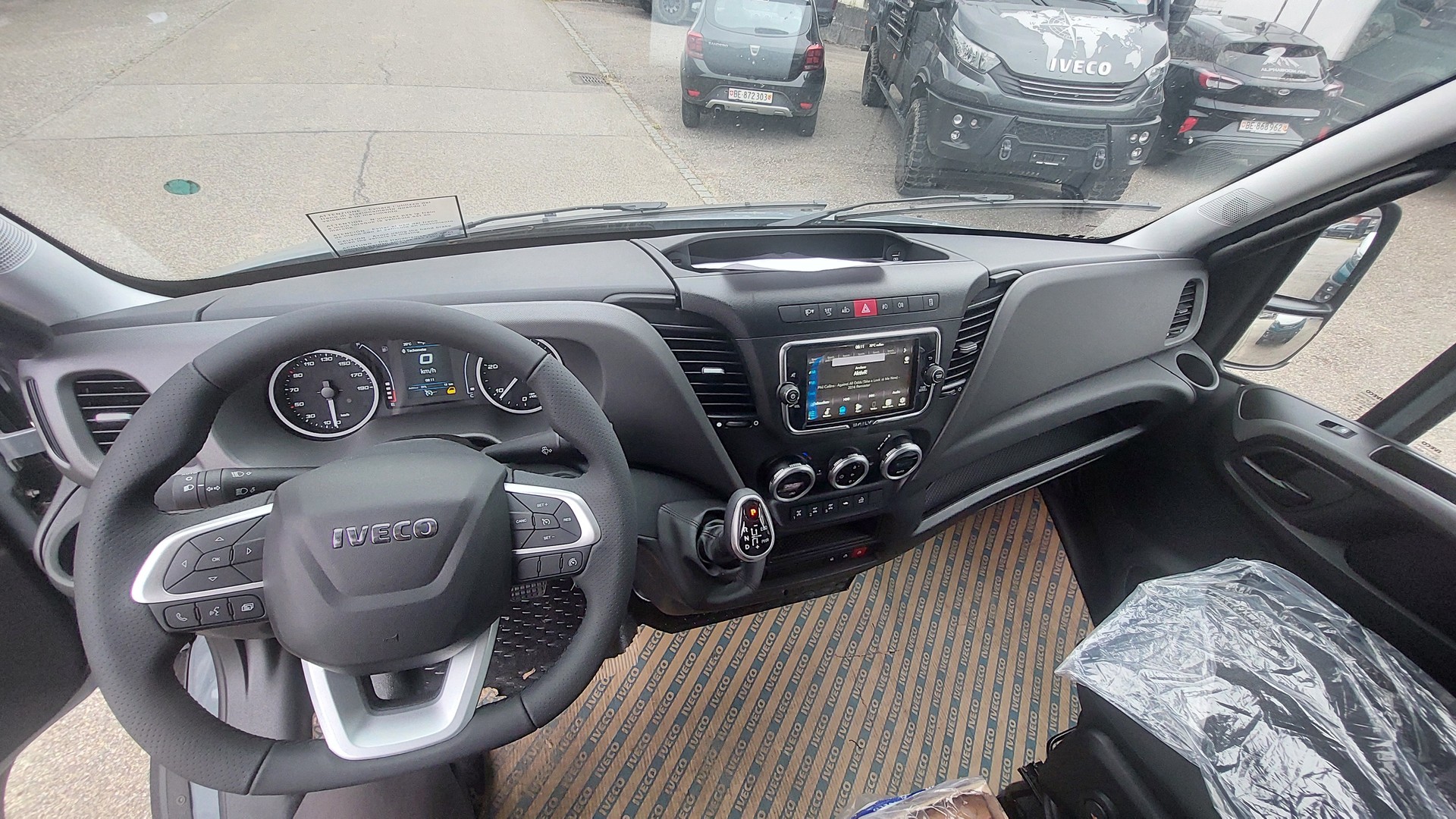 IVECO Daily 4x4 Kastenwagen 7t 70S18 HW-image-2