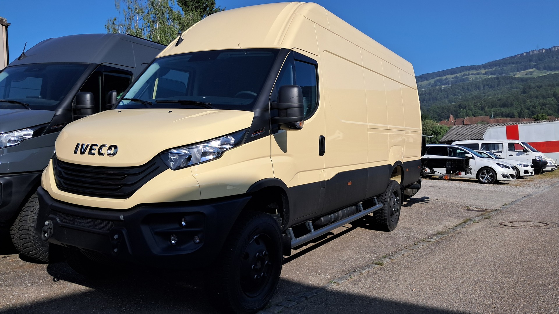 IVECO Daily 4x4 Kastenwagen 7t 70S18 HW-image-0