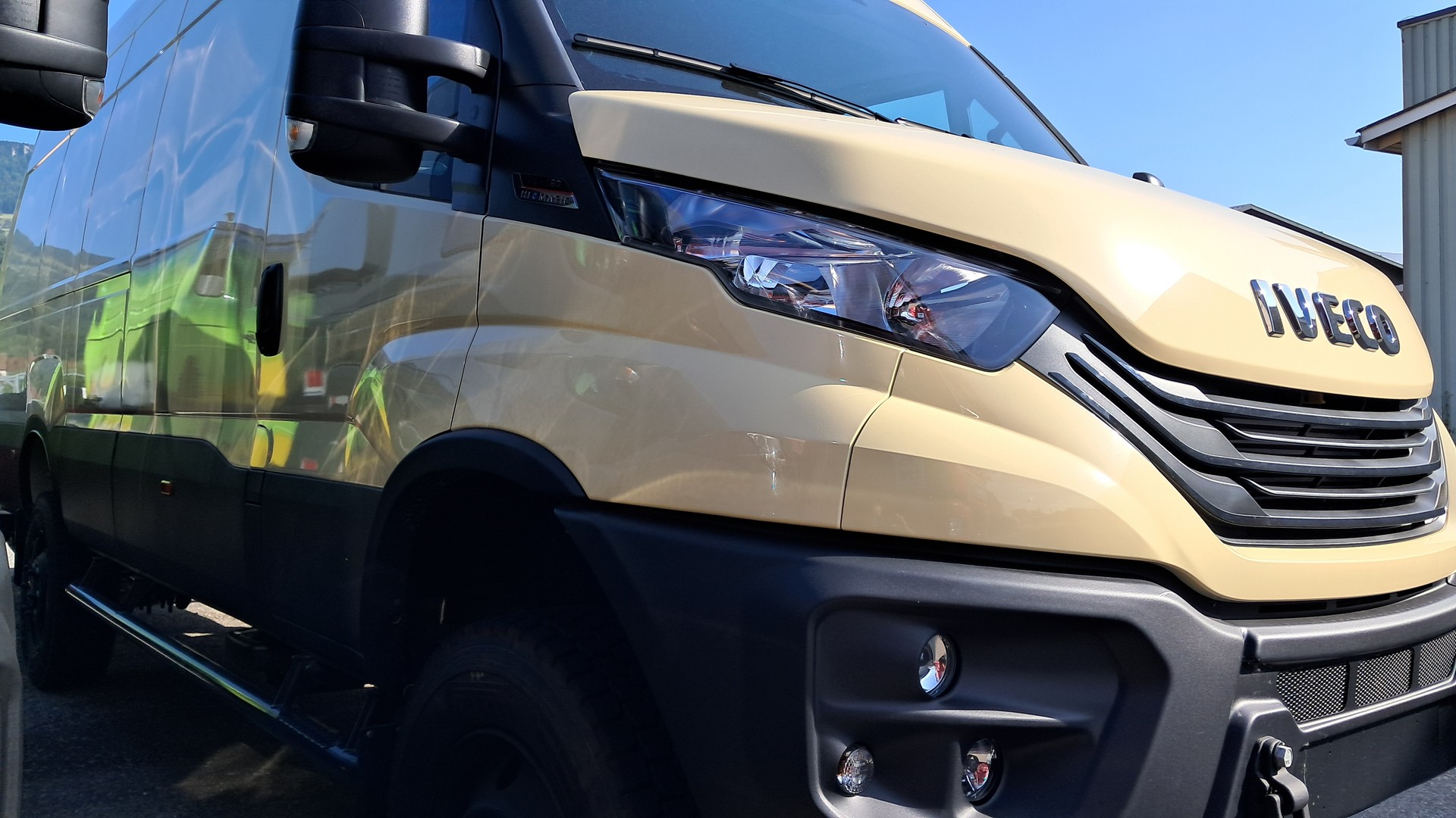 IVECO Daily 4x4 Kastenwagen 7t 70S18 HW-image-1