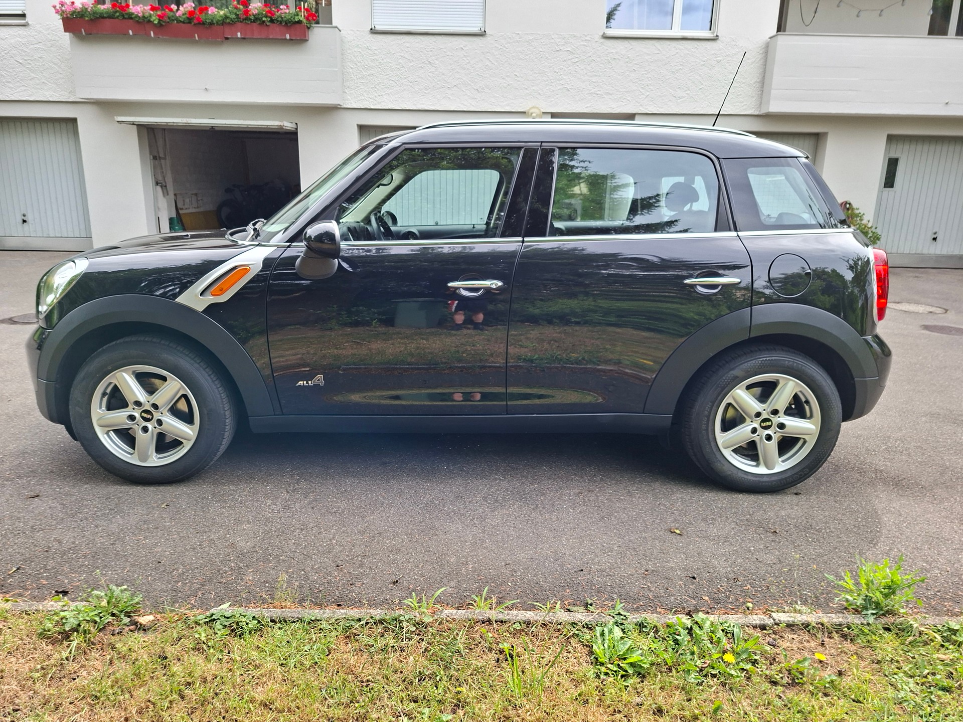 MINI 1.6i Cooper ALL4-image-2