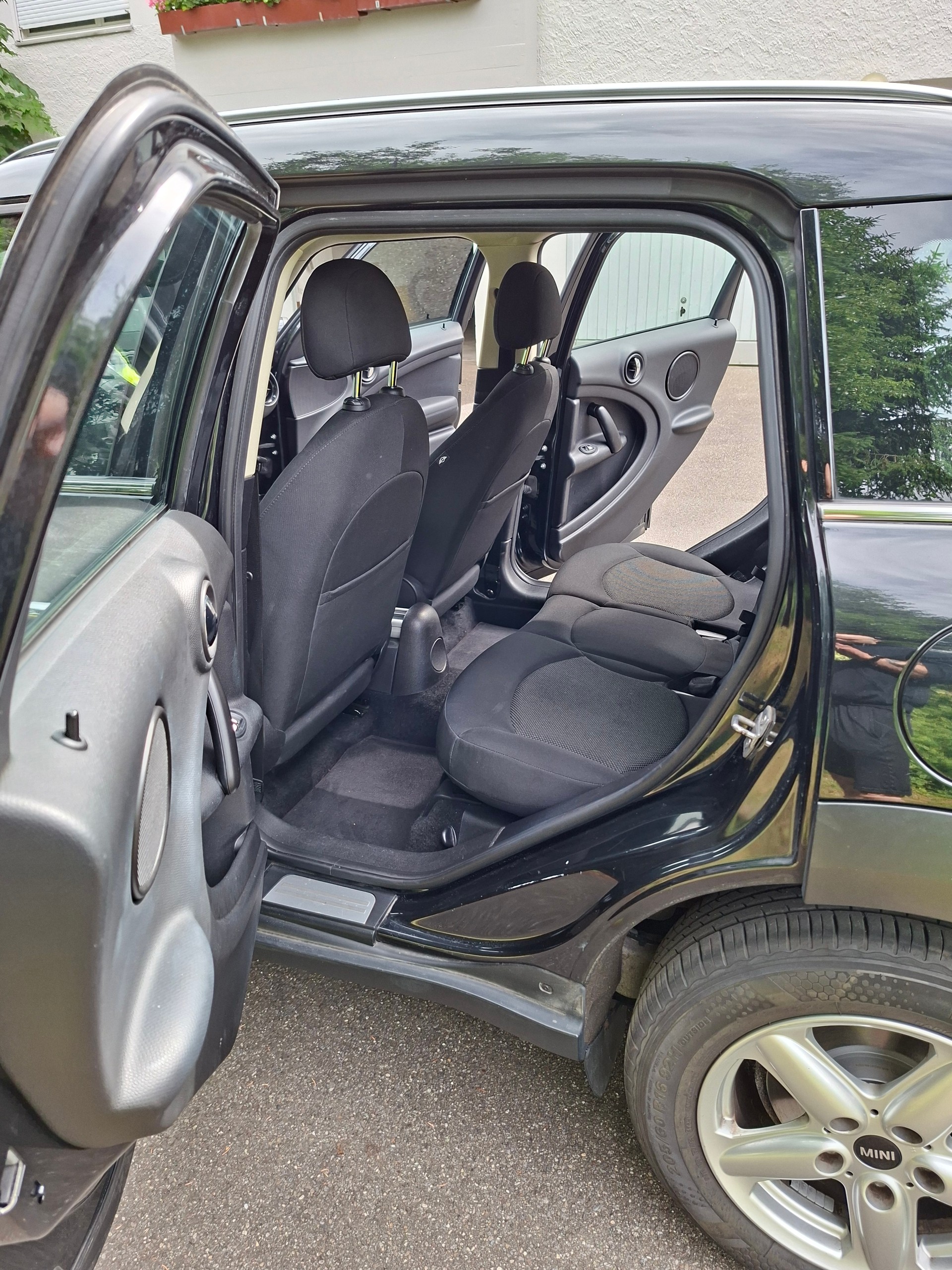 MINI 1.6i Cooper ALL4-image-5