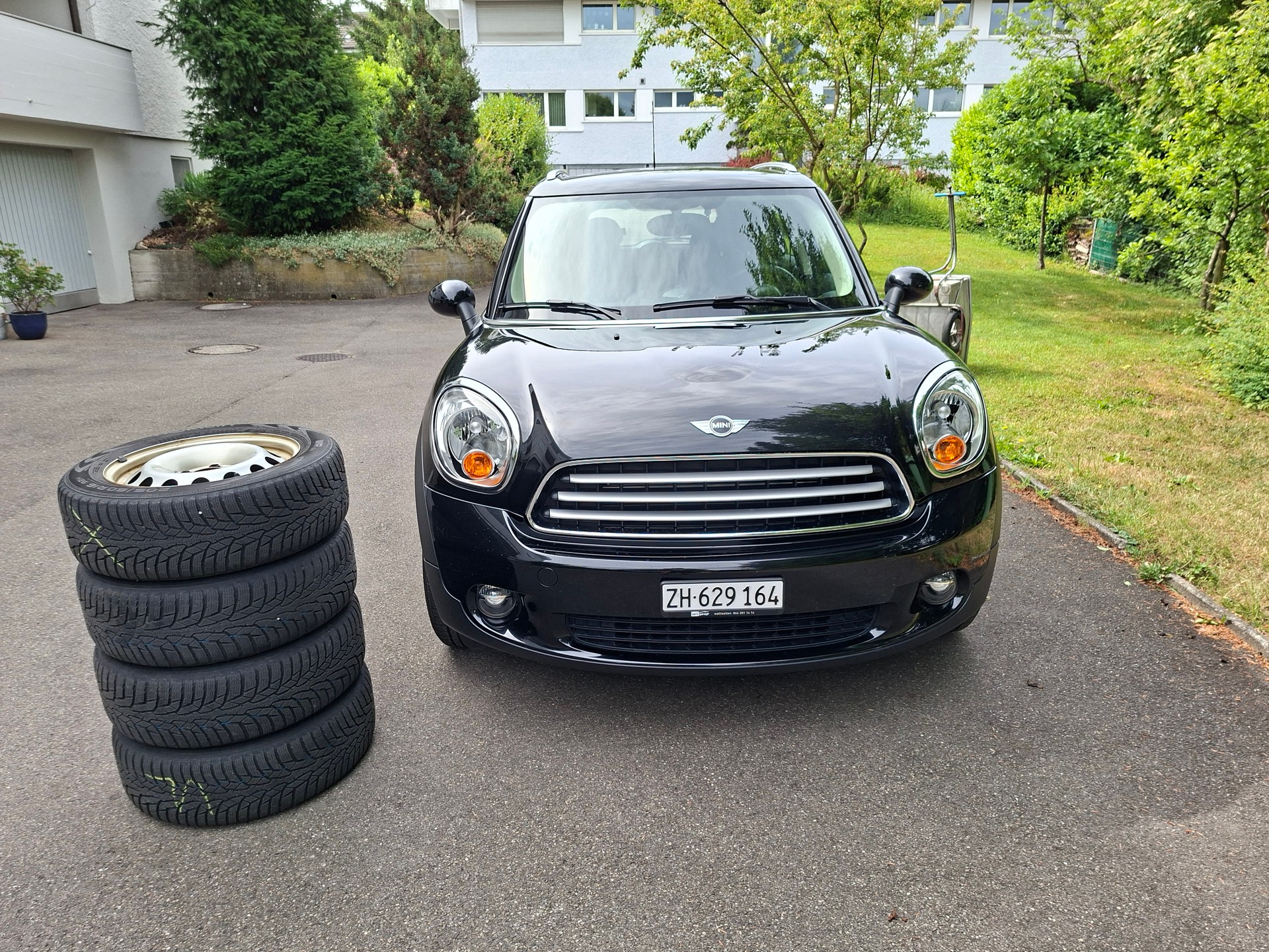 MINI 1.6i Cooper ALL4-image-0