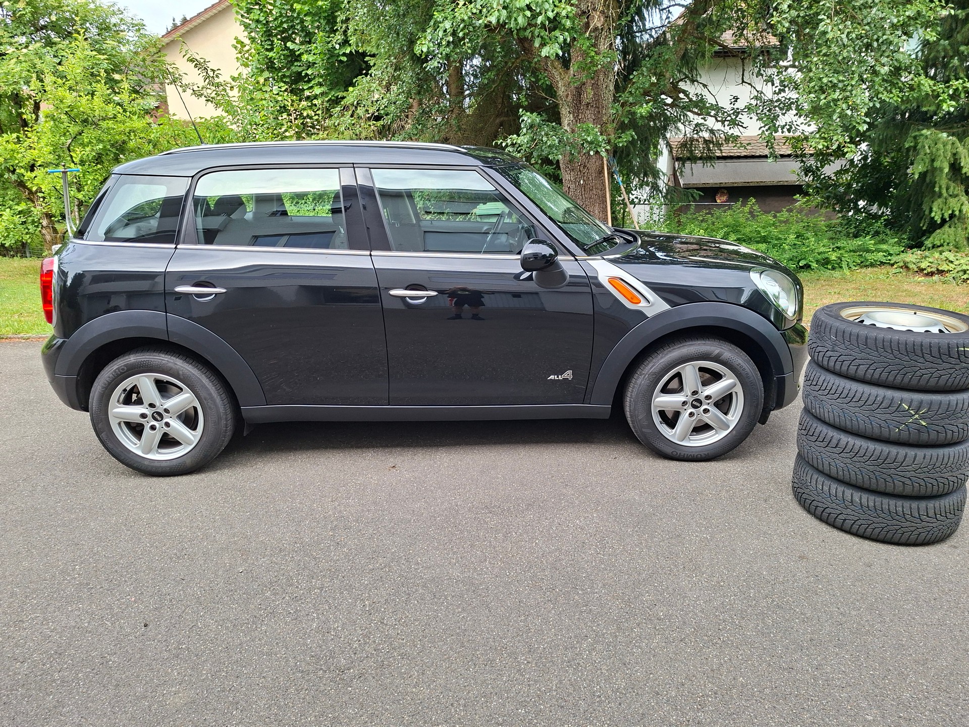 MINI 1.6i Cooper ALL4-image-1