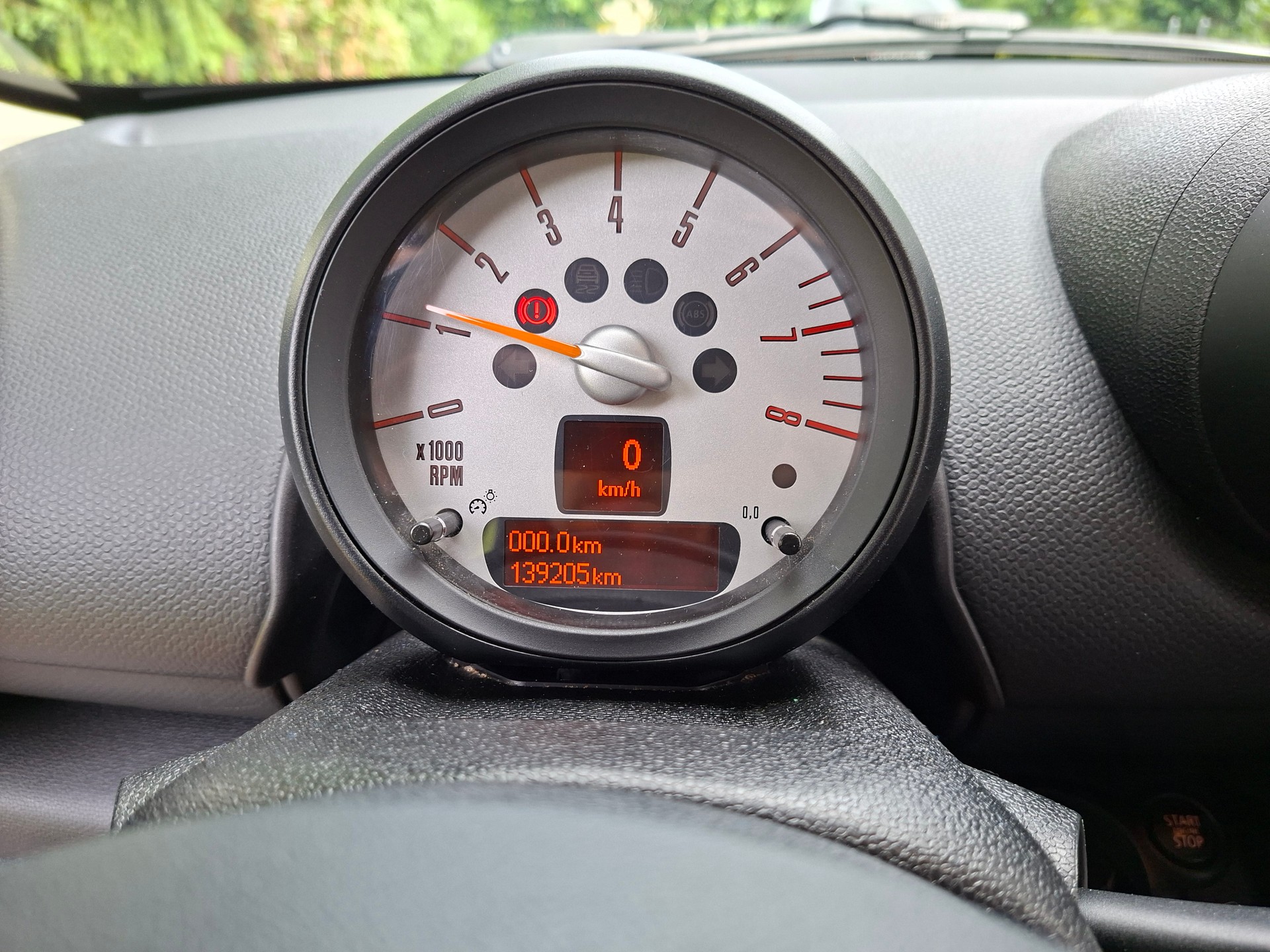 MINI 1.6i Cooper ALL4-image-8