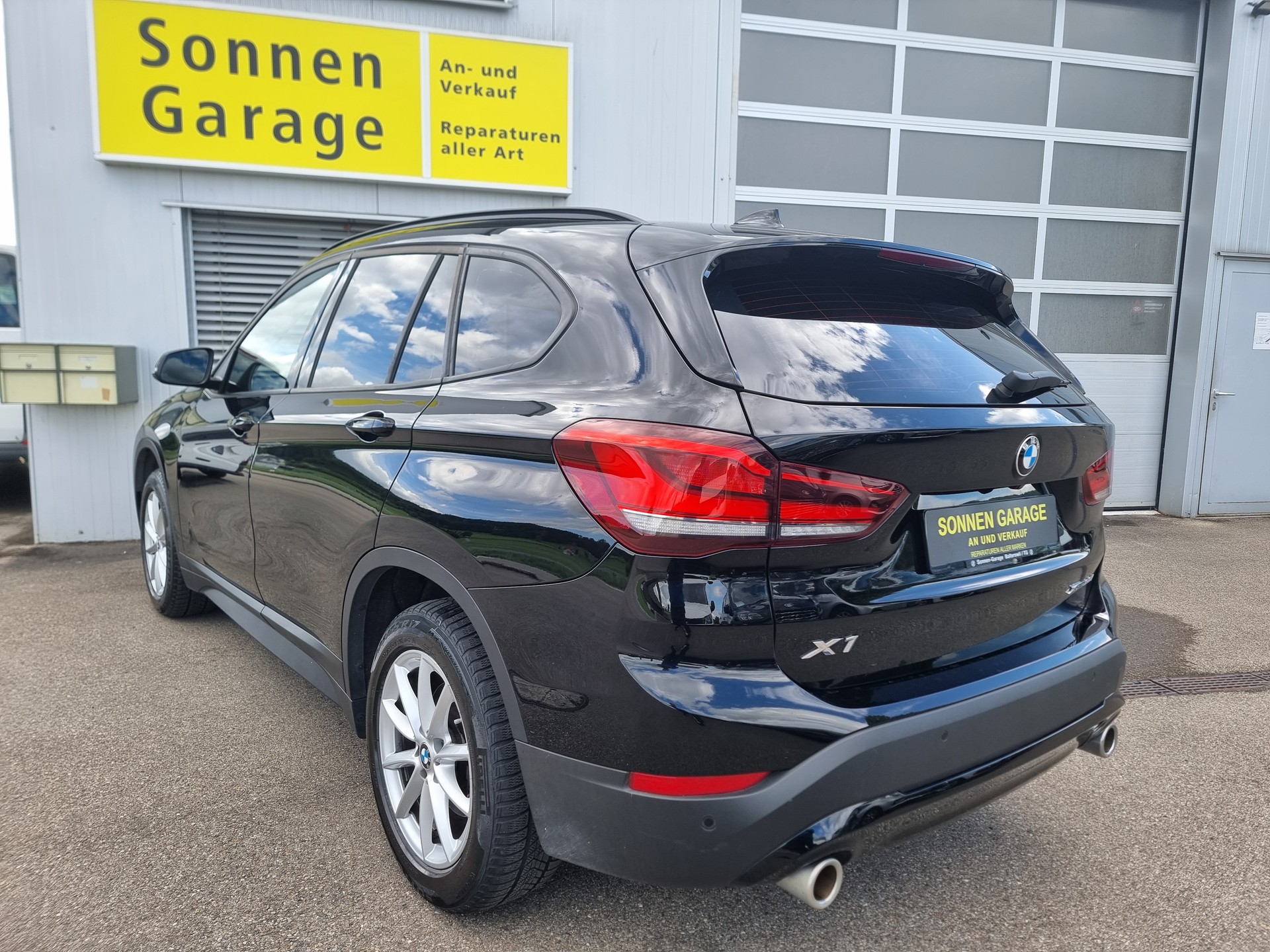 BMW X1 xDrive 20i Steptronic-image-11