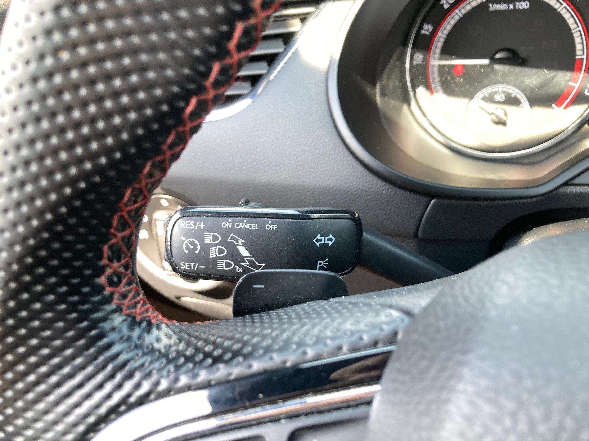 SKODA Octavia Combi 2.0 TDI RS 4x4 DSG mit Anhängerkupplung-image-14