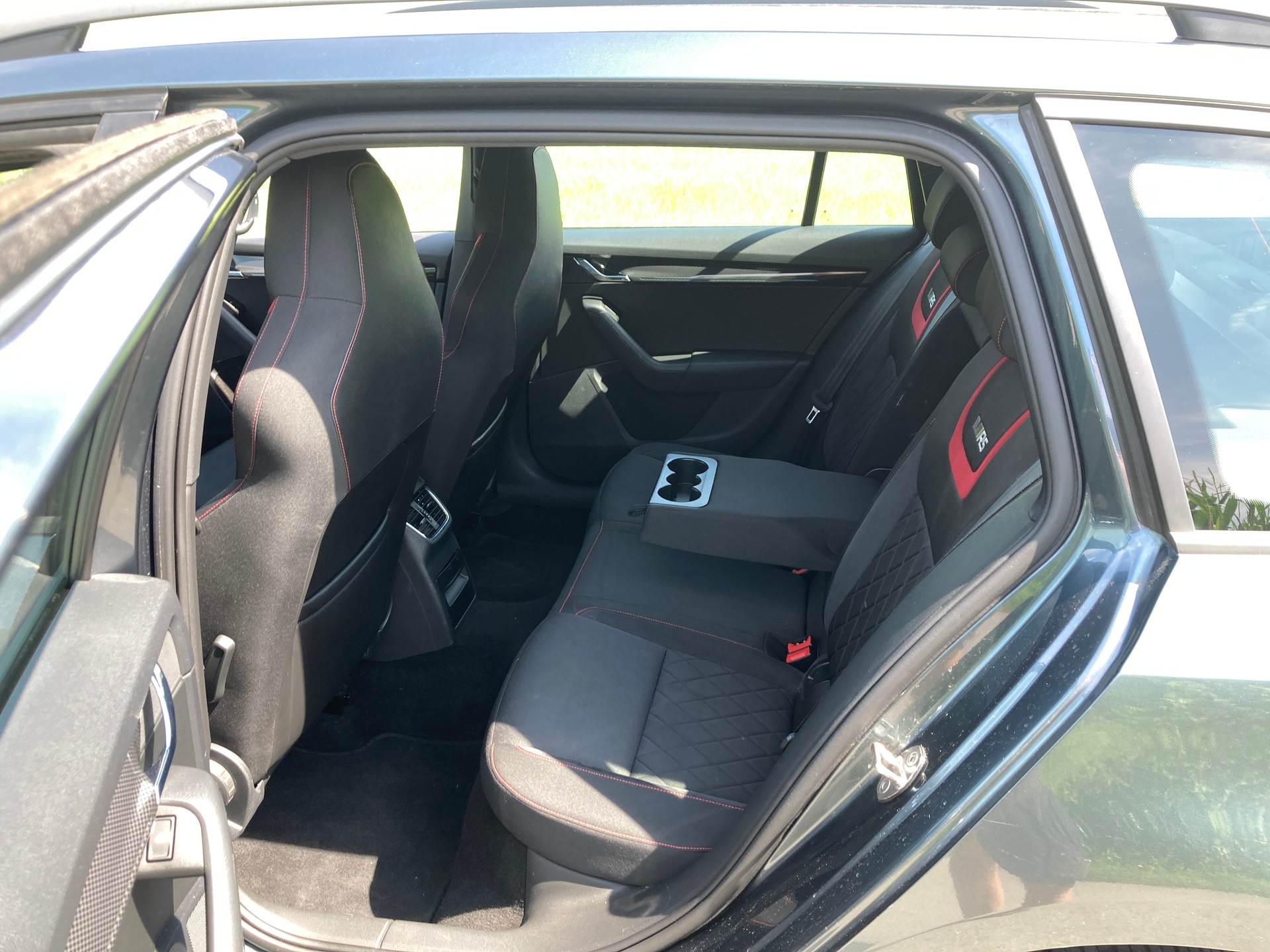 SKODA Octavia Combi 2.0 TDI RS 4x4 DSG mit Anhängerkupplung-image-7