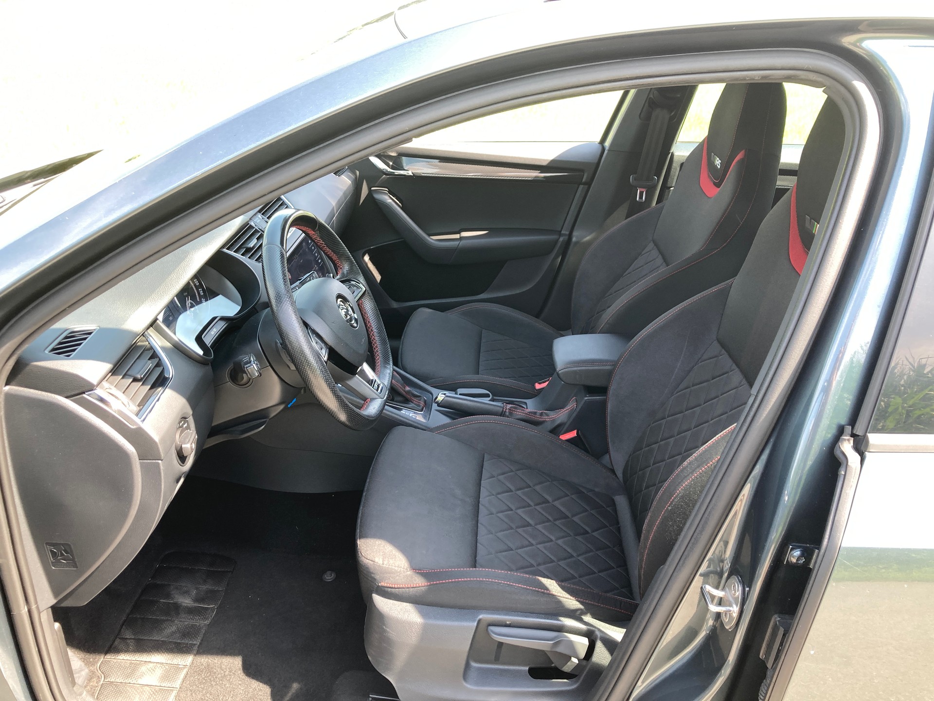SKODA Octavia Combi 2.0 TDI RS 4x4 DSG mit Anhängerkupplung-image-8