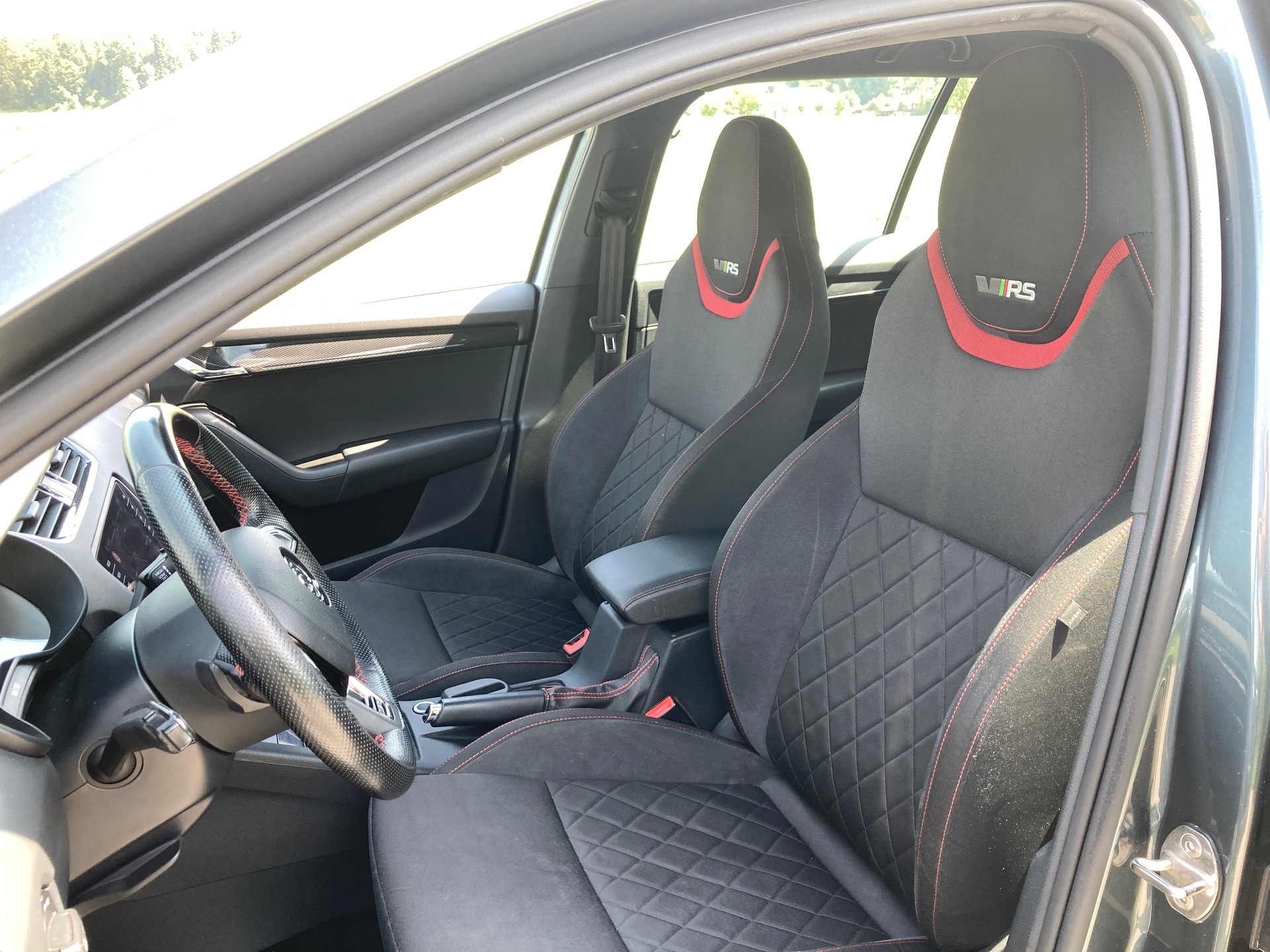 SKODA Octavia Combi 2.0 TDI RS 4x4 DSG mit Anhängerkupplung-image-9