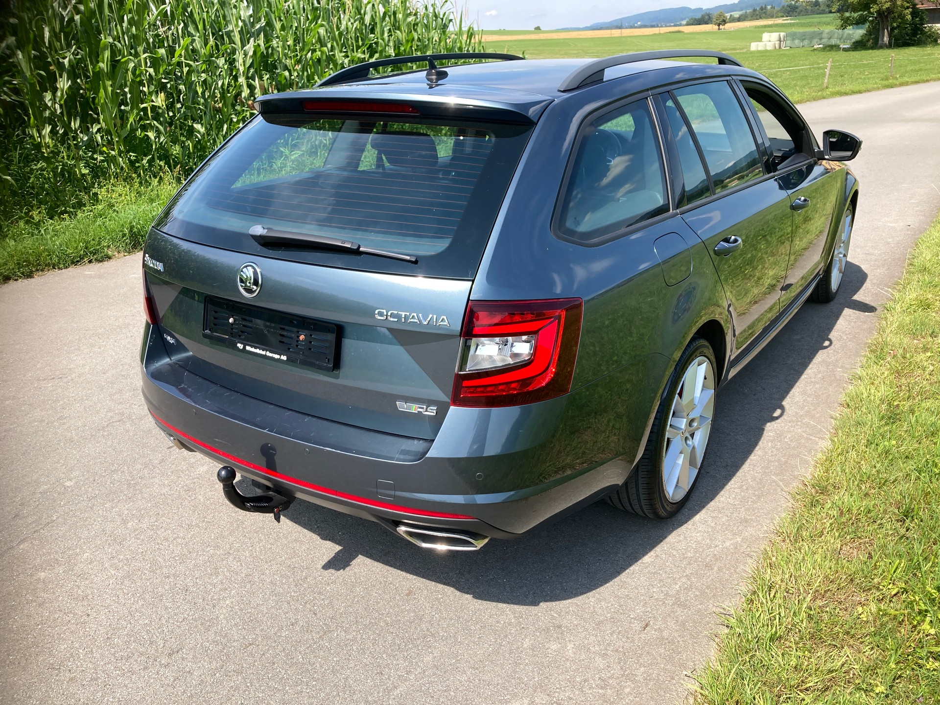 SKODA Octavia Combi 2.0 TDI RS 4x4 DSG mit Anhängerkupplung-image-2