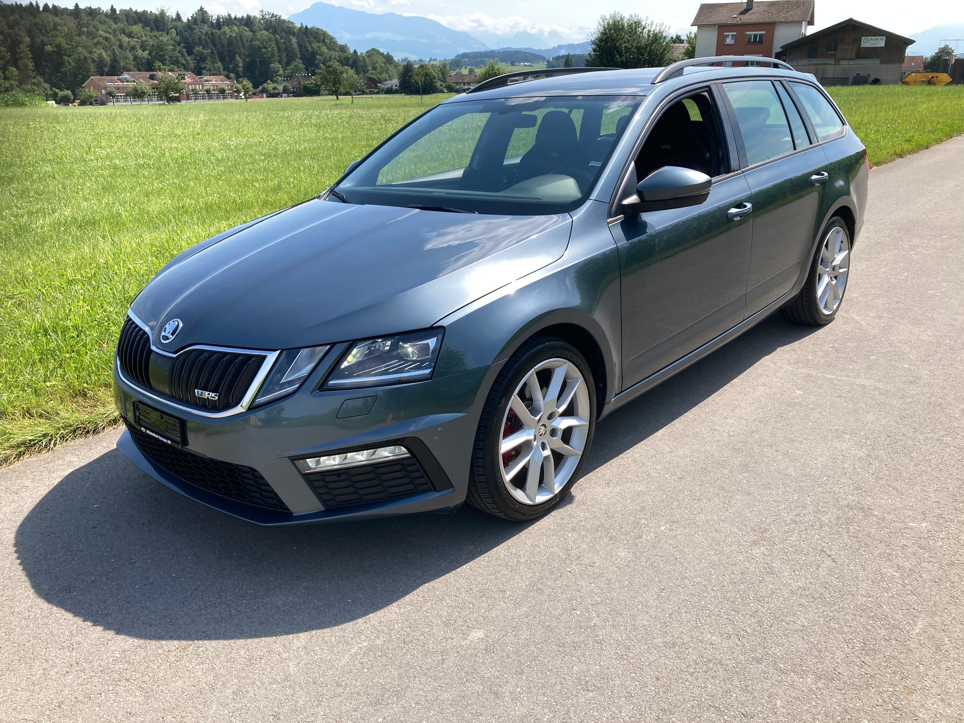 SKODA Octavia Combi 2.0 TDI RS 4x4 DSG mit Anhängerkupplung-image-0