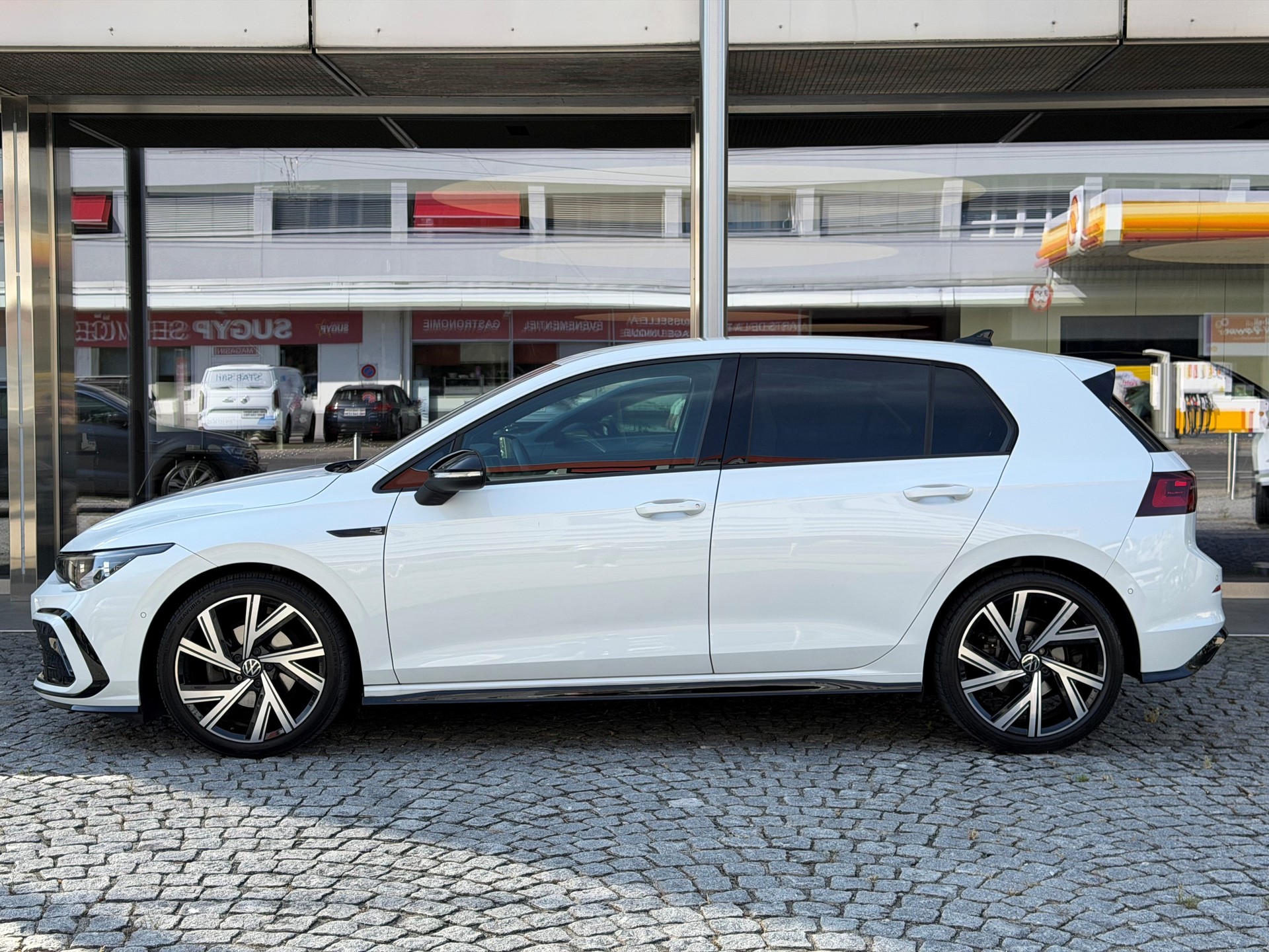 VW Golf 1.5 eTSI mHEV R-Line-image-2