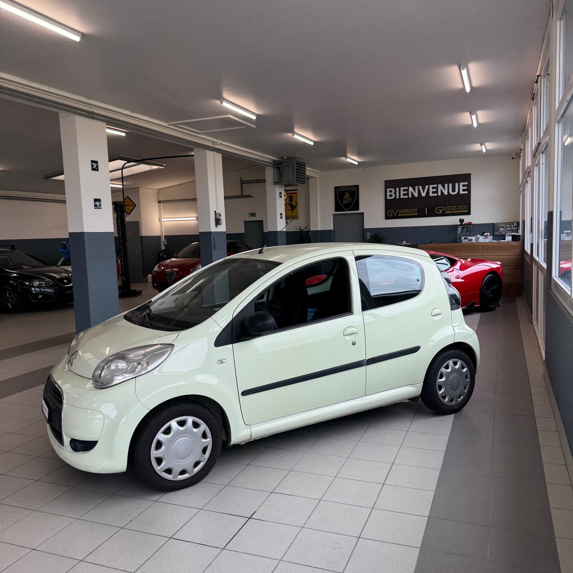 CITROEN C1 1.0i Chic (SX) SensoDrive-image-1