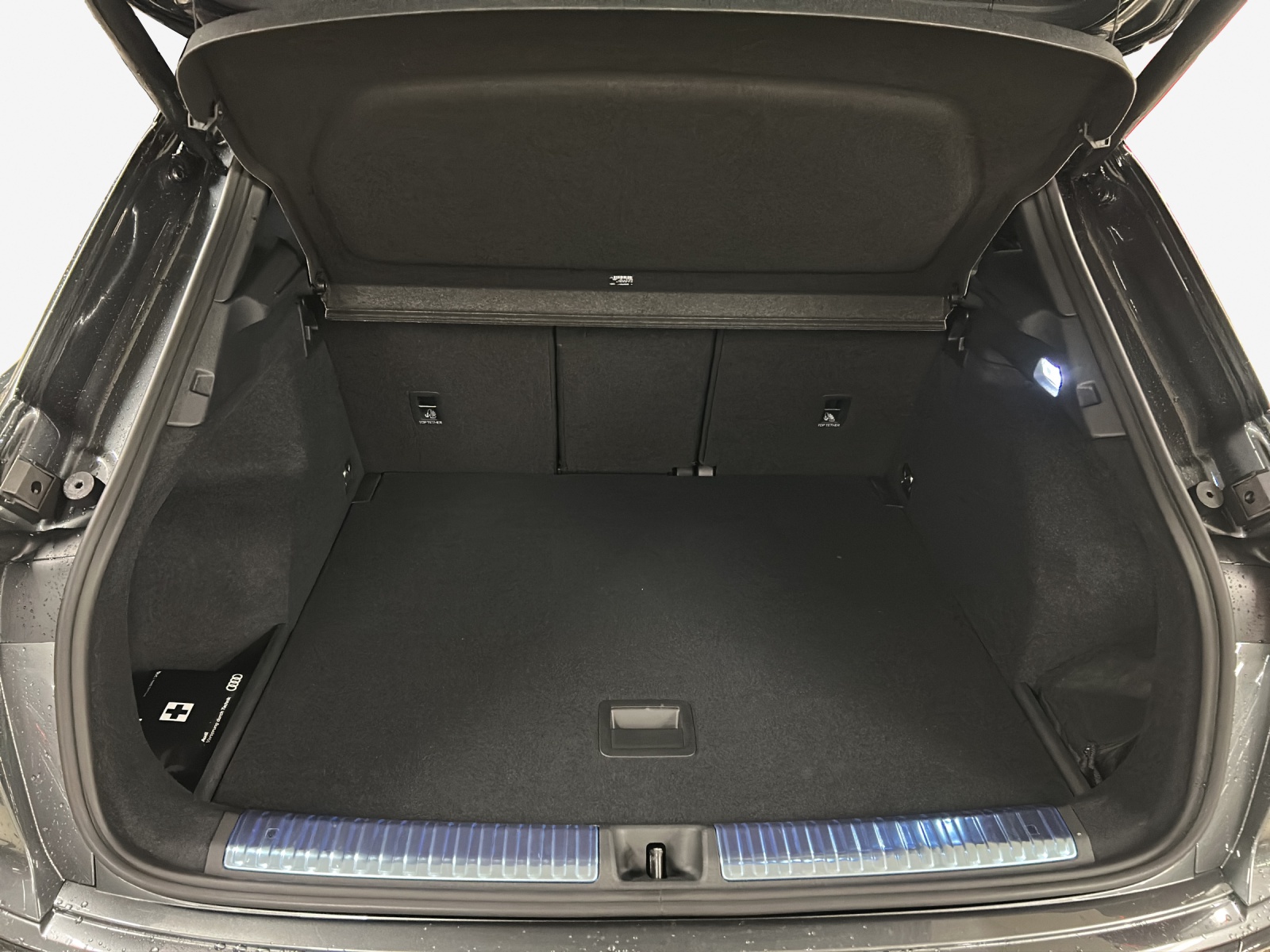 AUDI Q3 SUV 110 kW TFSI S tronic-image-12