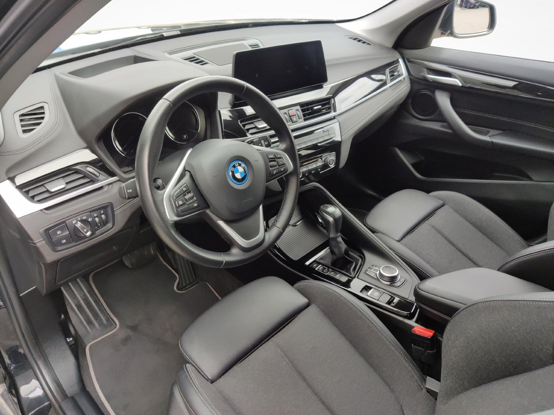 BMW X1 25e xDrive Sport Line-image-10