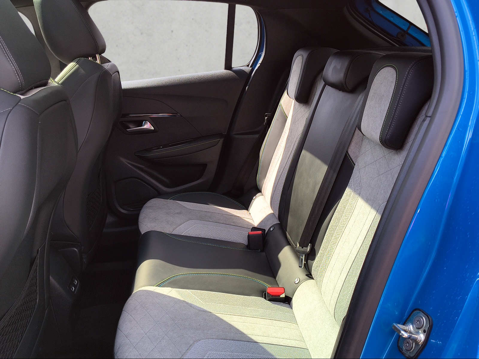 PEUGEOT 208 e-GT-image-9