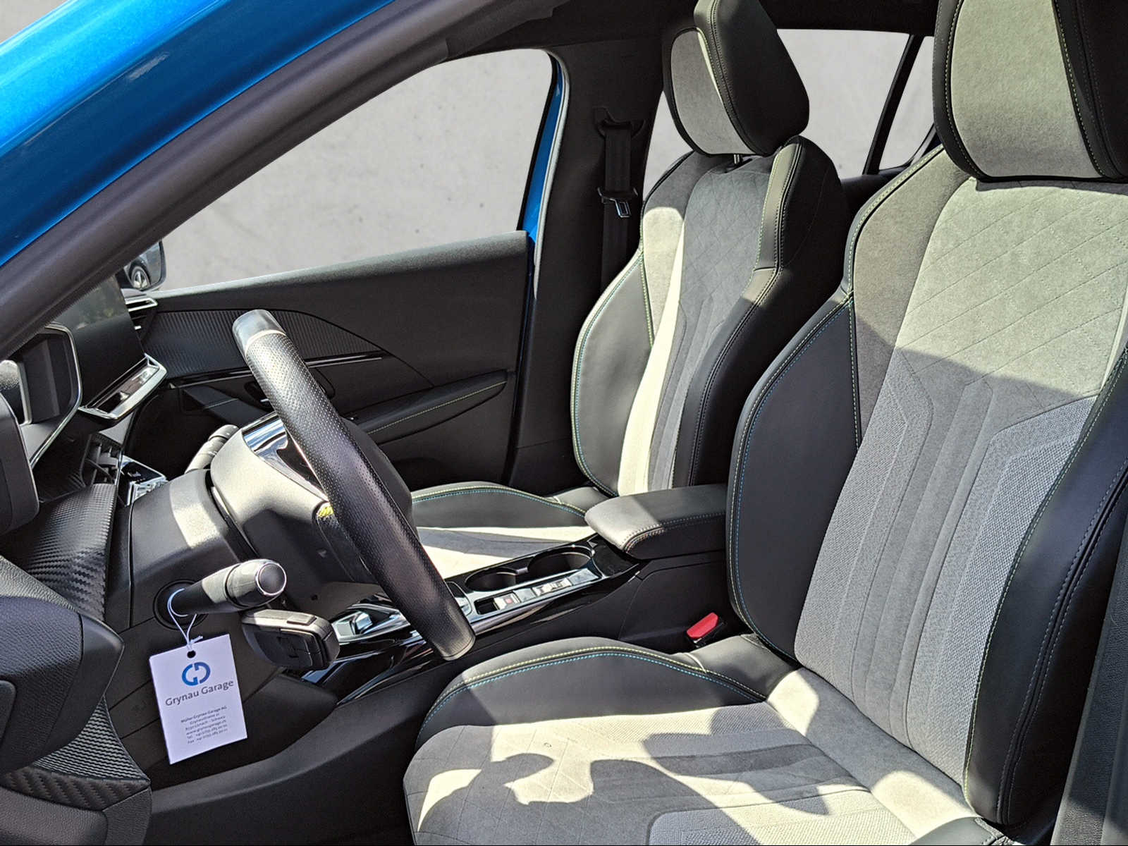 PEUGEOT 208 e-GT-image-10