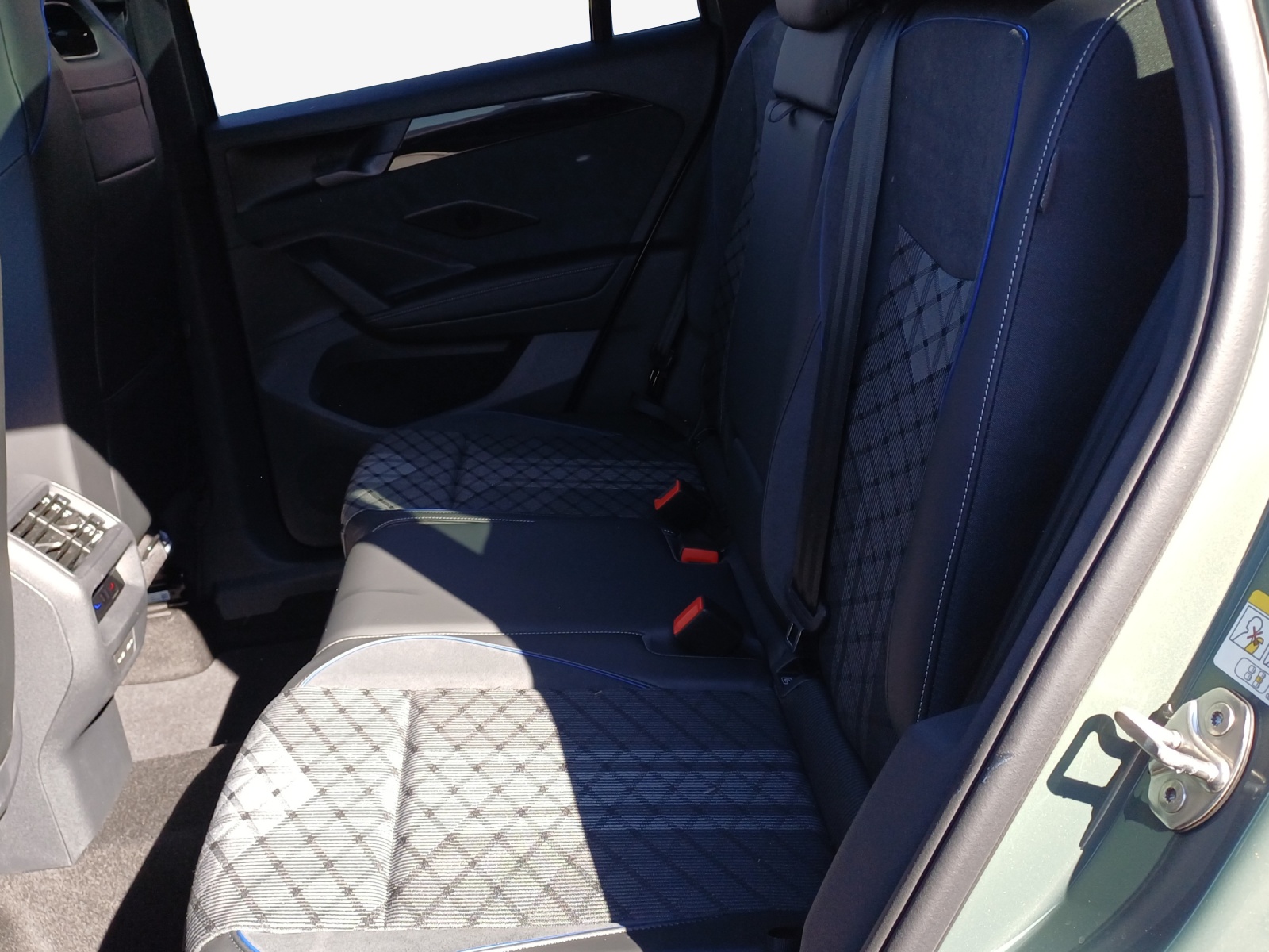 VW Tiguan 2.0 TSI DSG R-Line Plus 4Motion-image-11